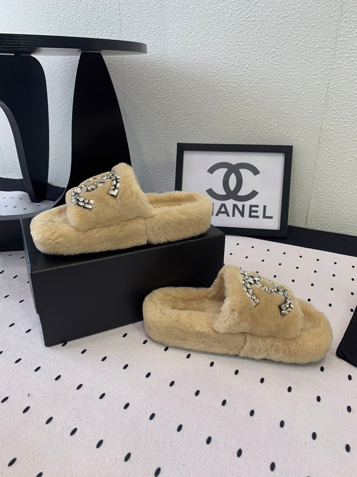 THICK-SOLED SLIPPERS IN BEIGE CREAM SHEEP WOOL - 35
