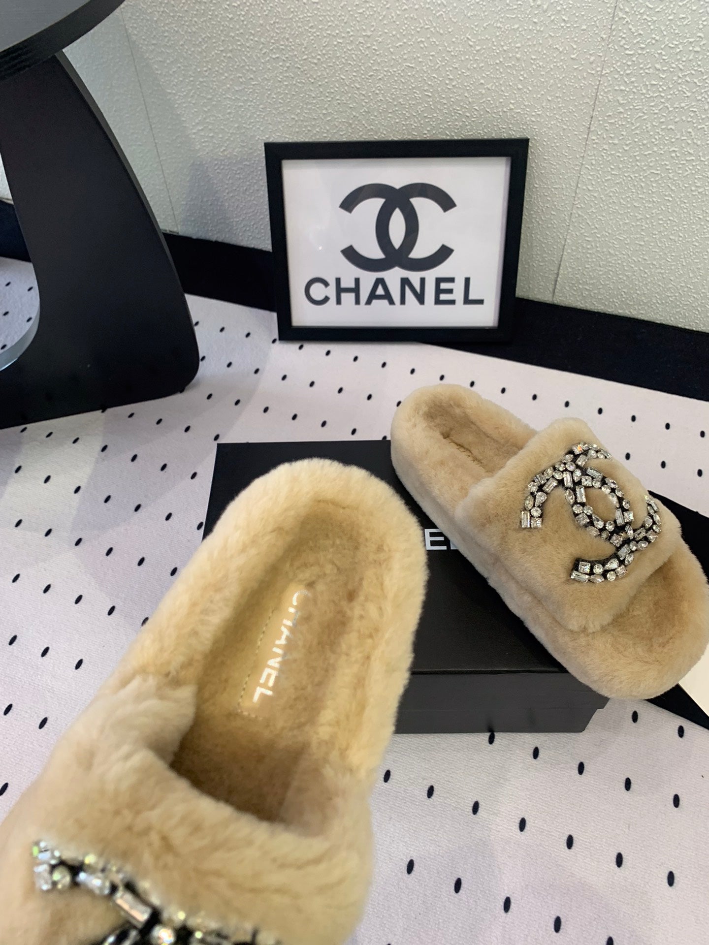 THICK-SOLED SLIPPERS IN BEIGE CREAM SHEEP WOOL - 35