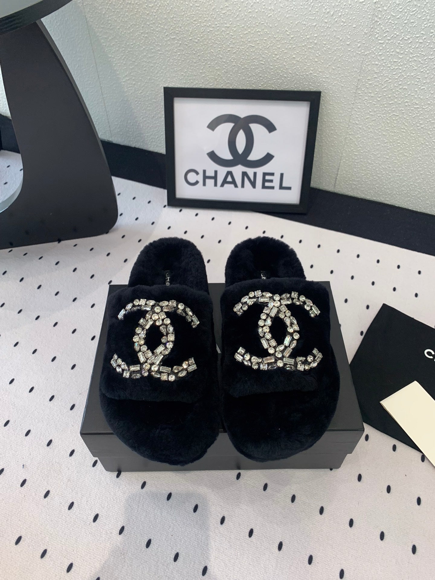 THICK-SOLED SLIPPERS IN BLACK SHEEP WOOL - 35