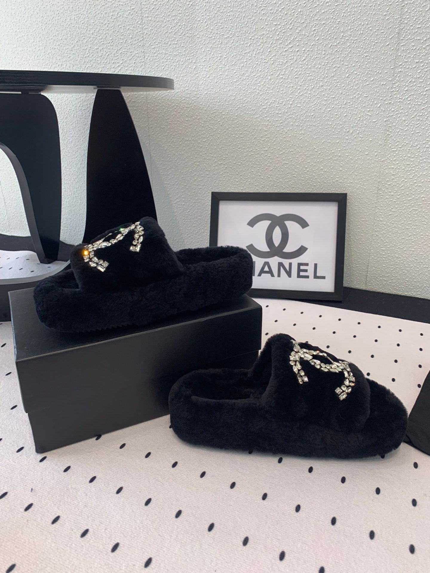 THICK-SOLED SLIPPERS IN BLACK SHEEP WOOL - 35