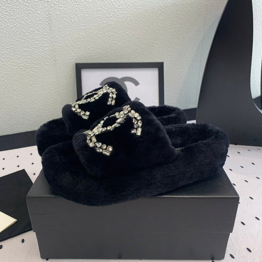 THICK-SOLED SLIPPERS IN BLACK SHEEP WOOL - 35