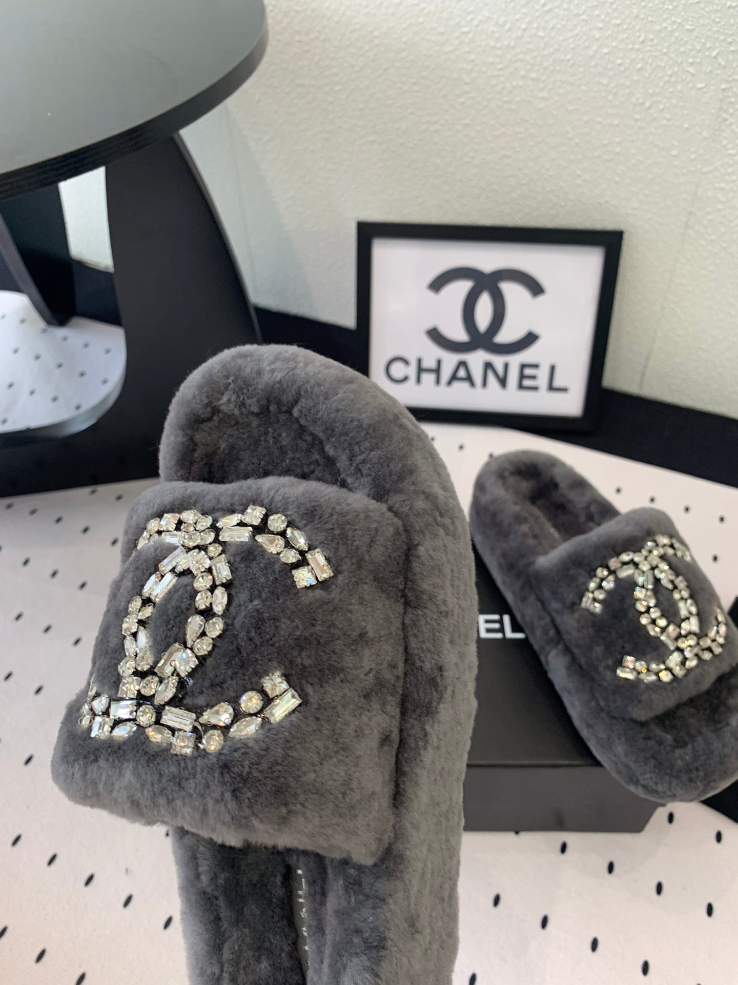 THICK-SOLED SLIPPERS IN GREY SHEEP WOOL - 35