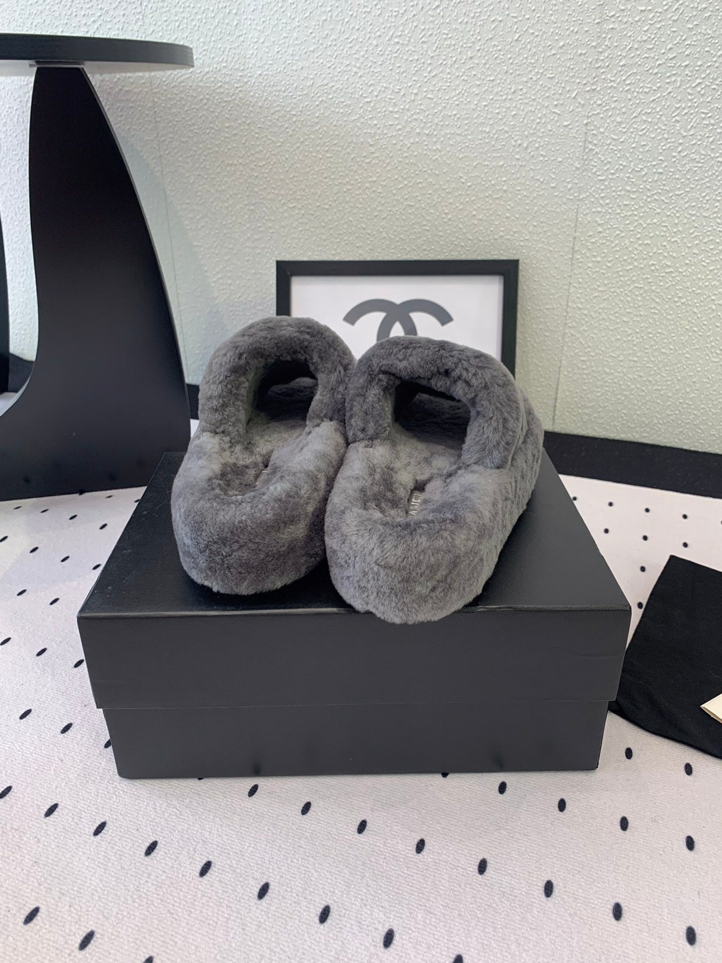 THICK-SOLED SLIPPERS IN GREY SHEEP WOOL - 35