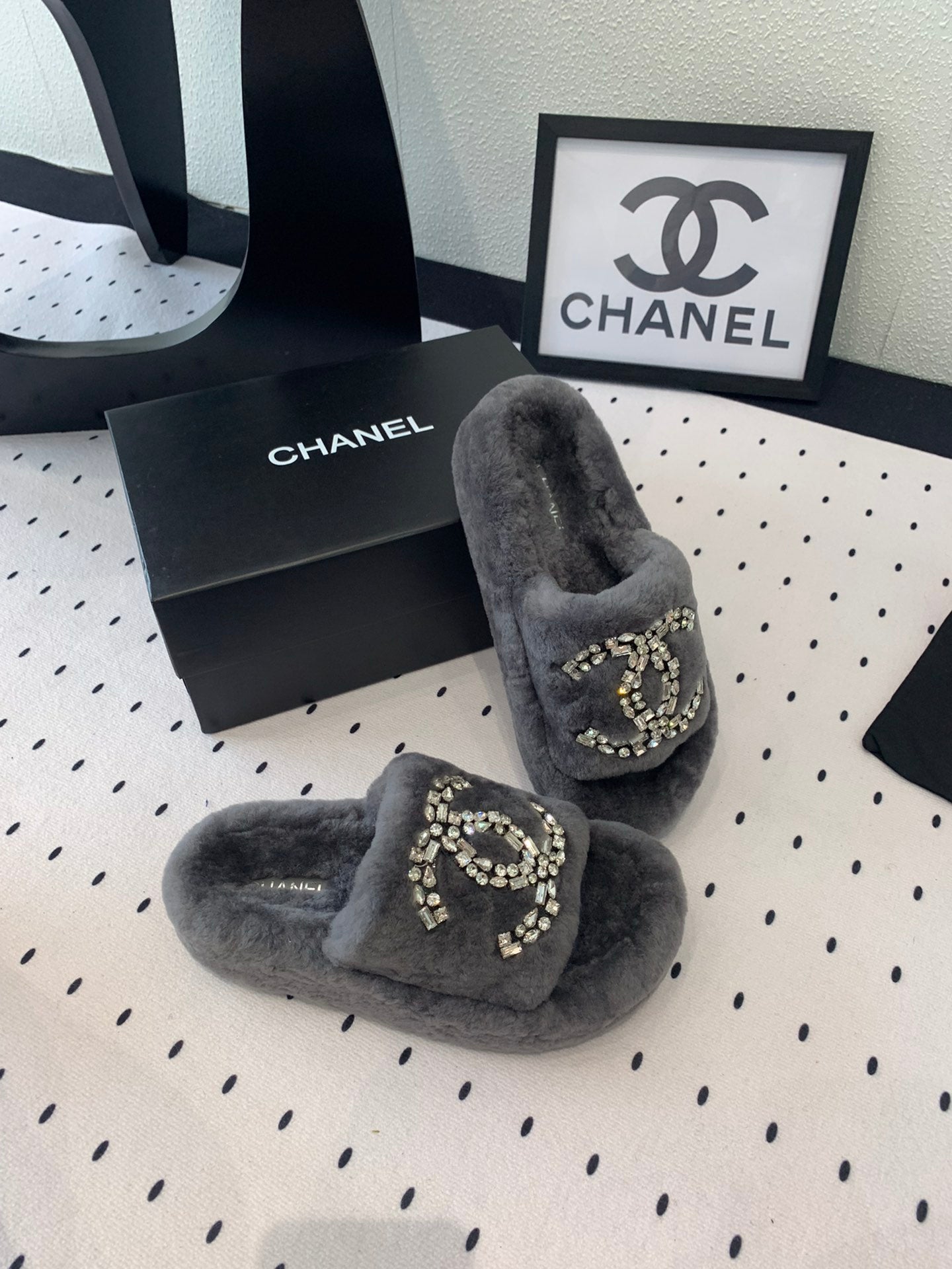 THICK-SOLED SLIPPERS IN GREY SHEEP WOOL - 35