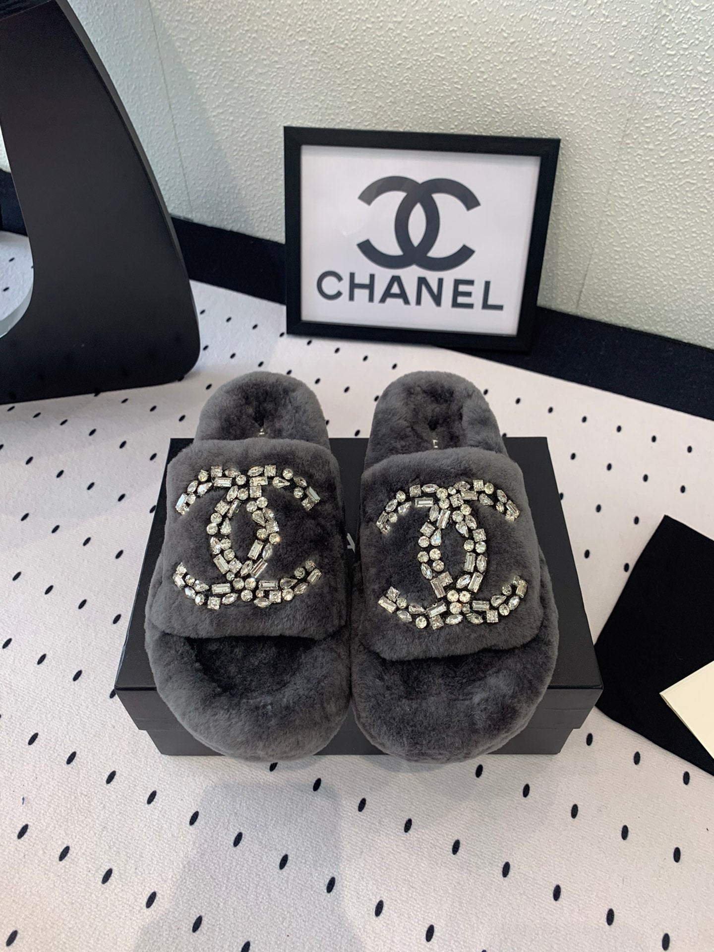 THICK-SOLED SLIPPERS IN GREY SHEEP WOOL - 35