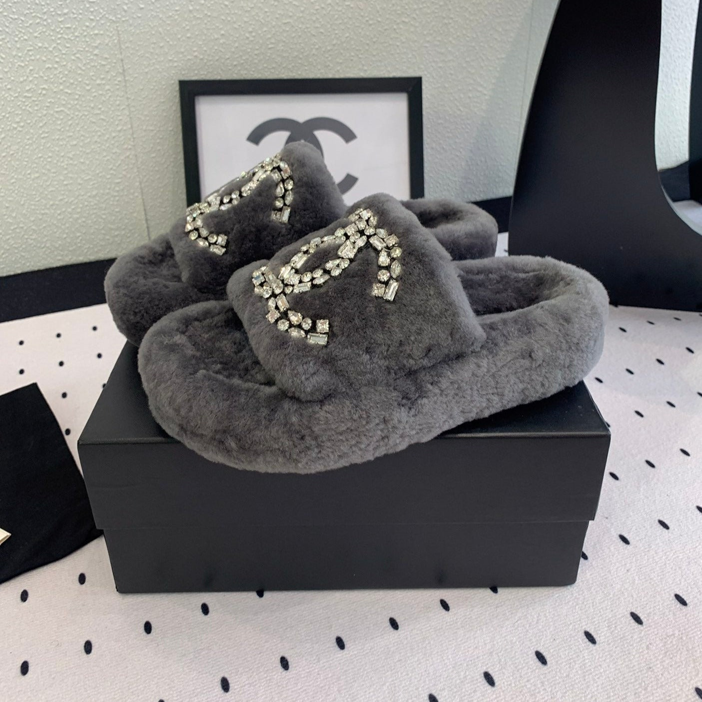 THICK-SOLED SLIPPERS IN GREY SHEEP WOOL - 35