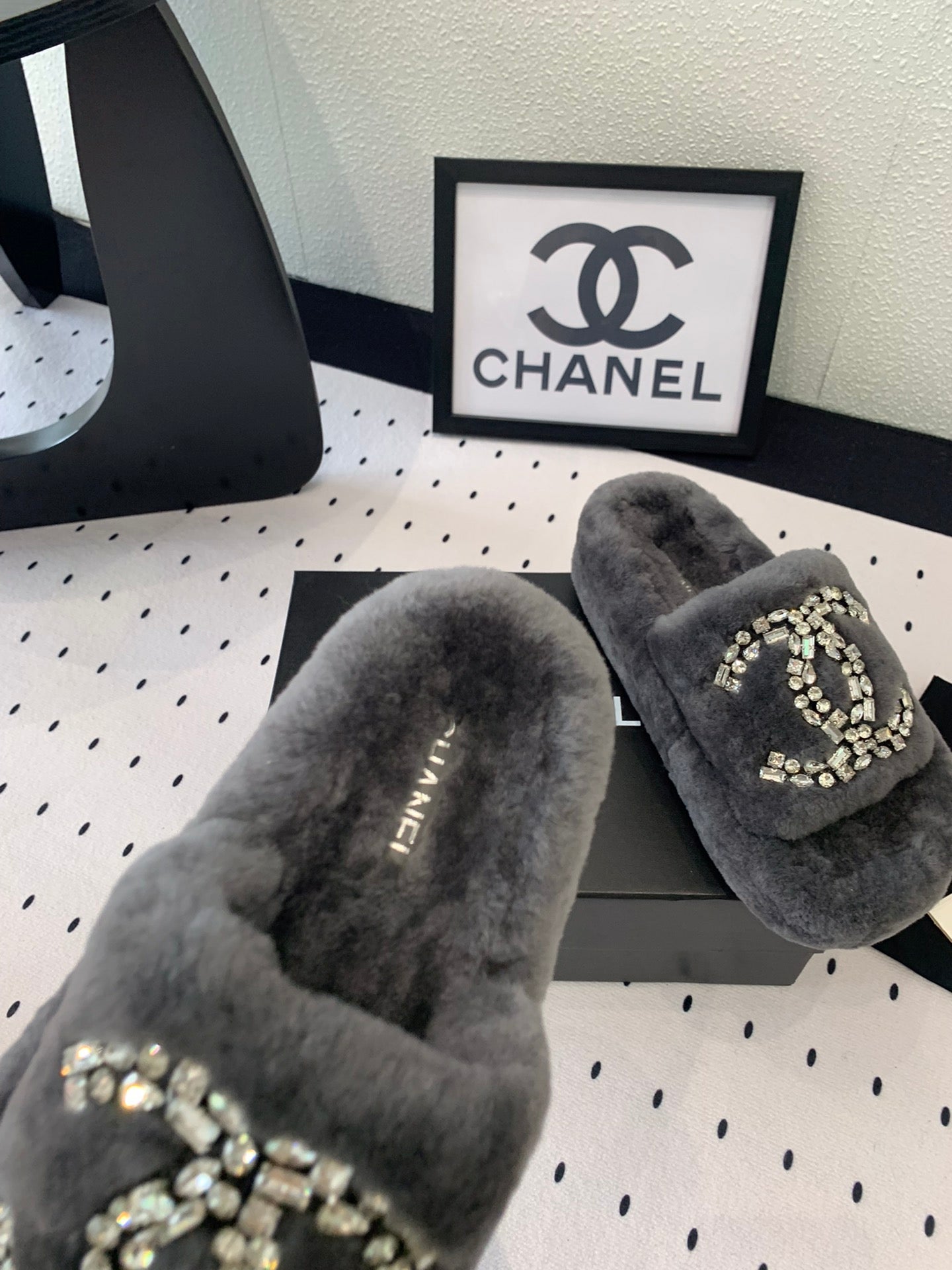 THICK-SOLED SLIPPERS IN GREY SHEEP WOOL - 35
