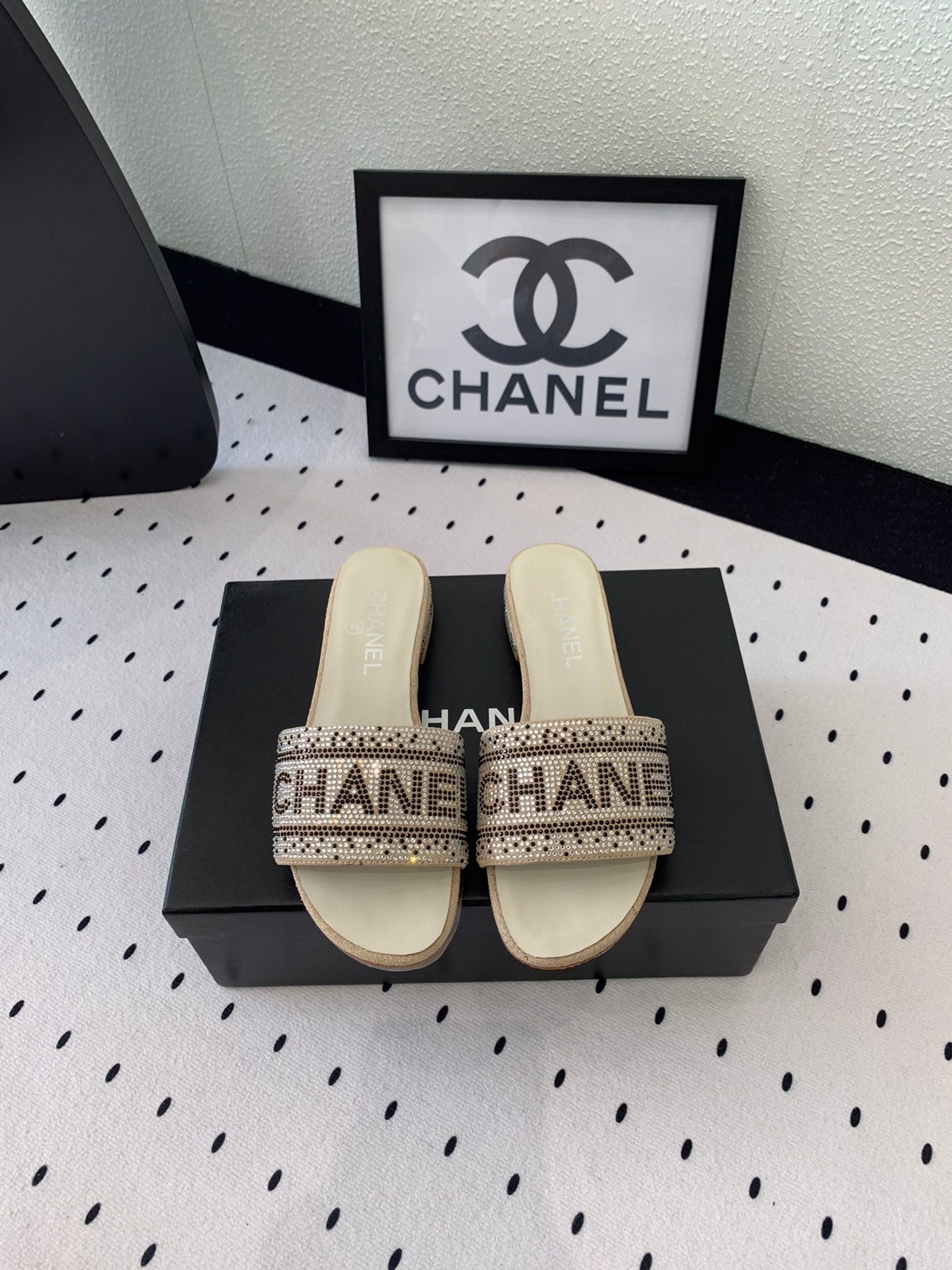CC RHINESTONE LETTER SLIPPERS BEIGE LAMBSKIN - 35