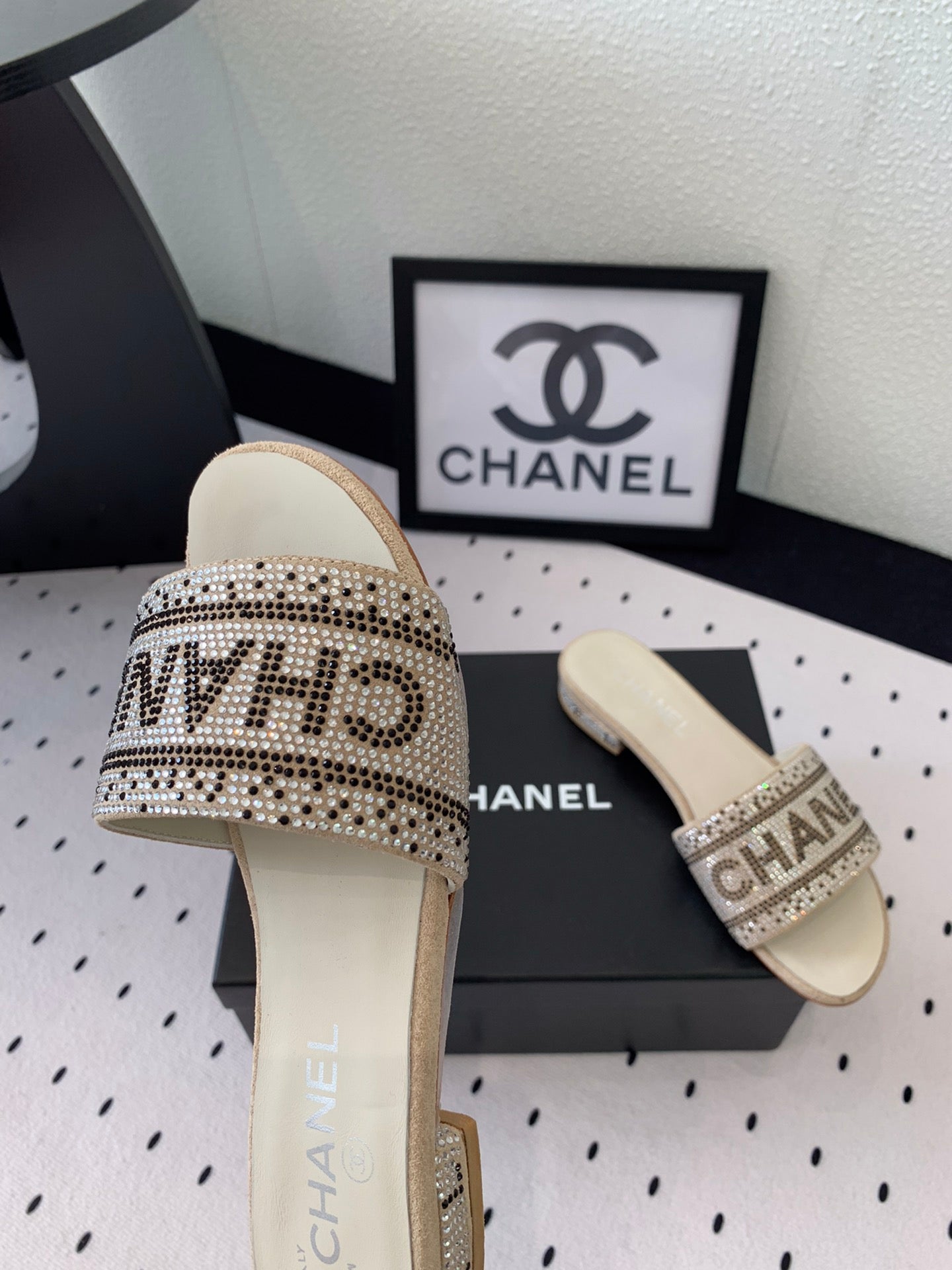 CC RHINESTONE LETTER SLIPPERS BEIGE LAMBSKIN - 35