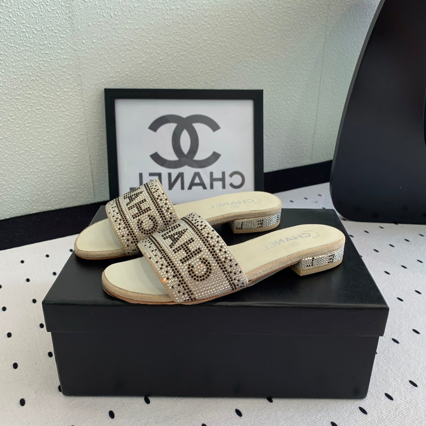 CC RHINESTONE LETTER SLIPPERS BEIGE LAMBSKIN - 35
