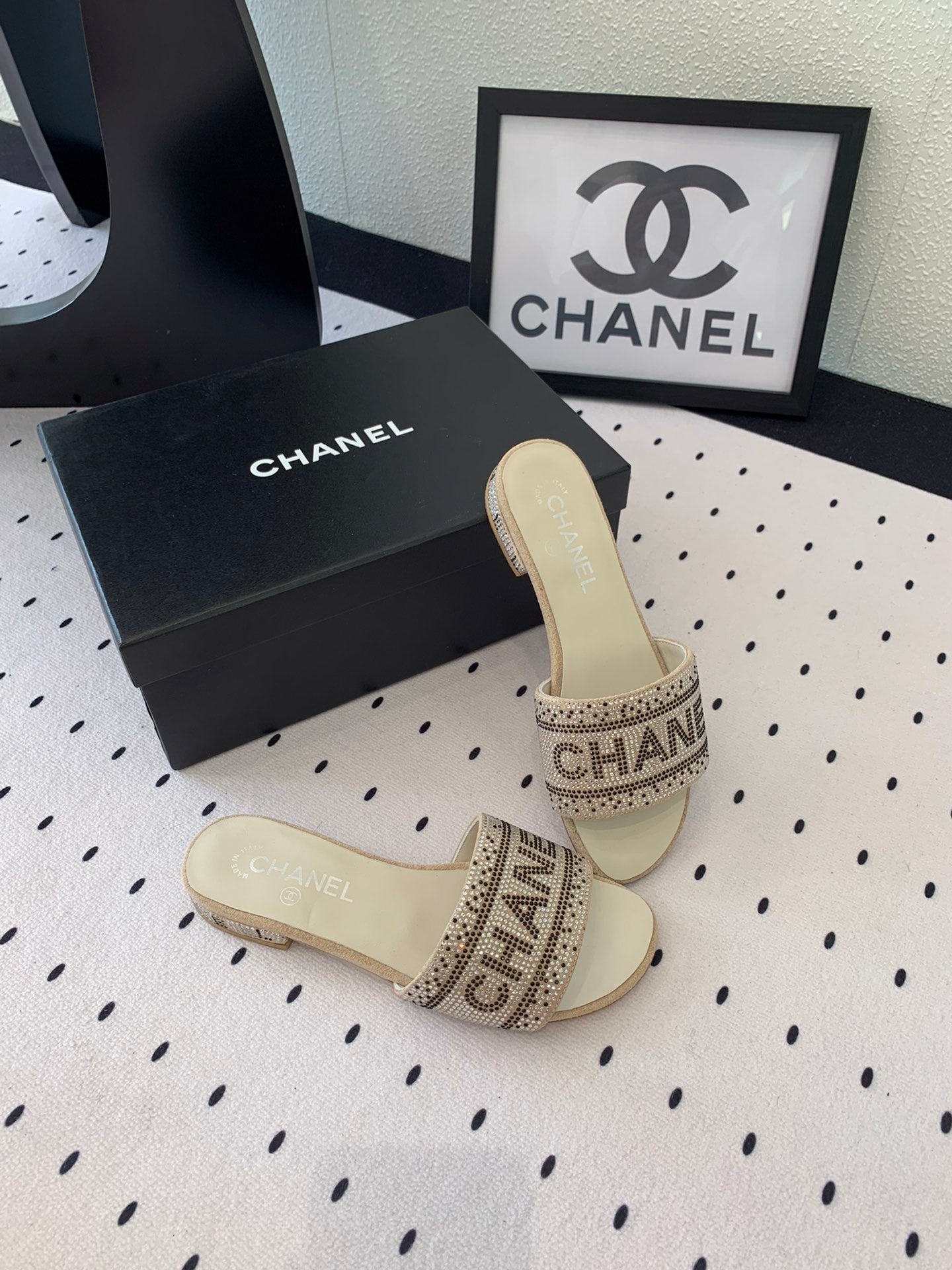 CC RHINESTONE LETTER SLIPPERS BEIGE LAMBSKIN - 35
