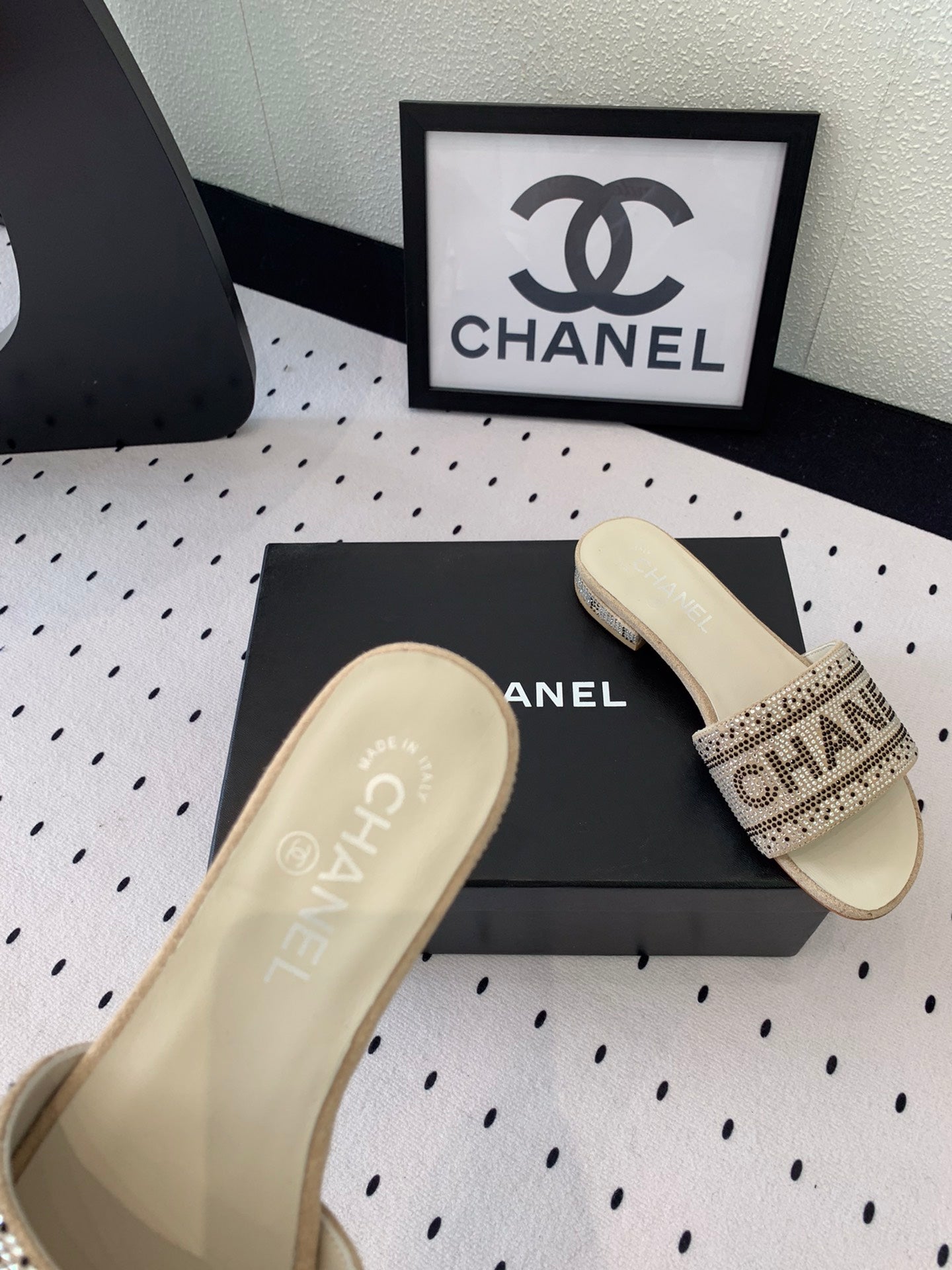 CC RHINESTONE LETTER SLIPPERS BEIGE LAMBSKIN - 35
