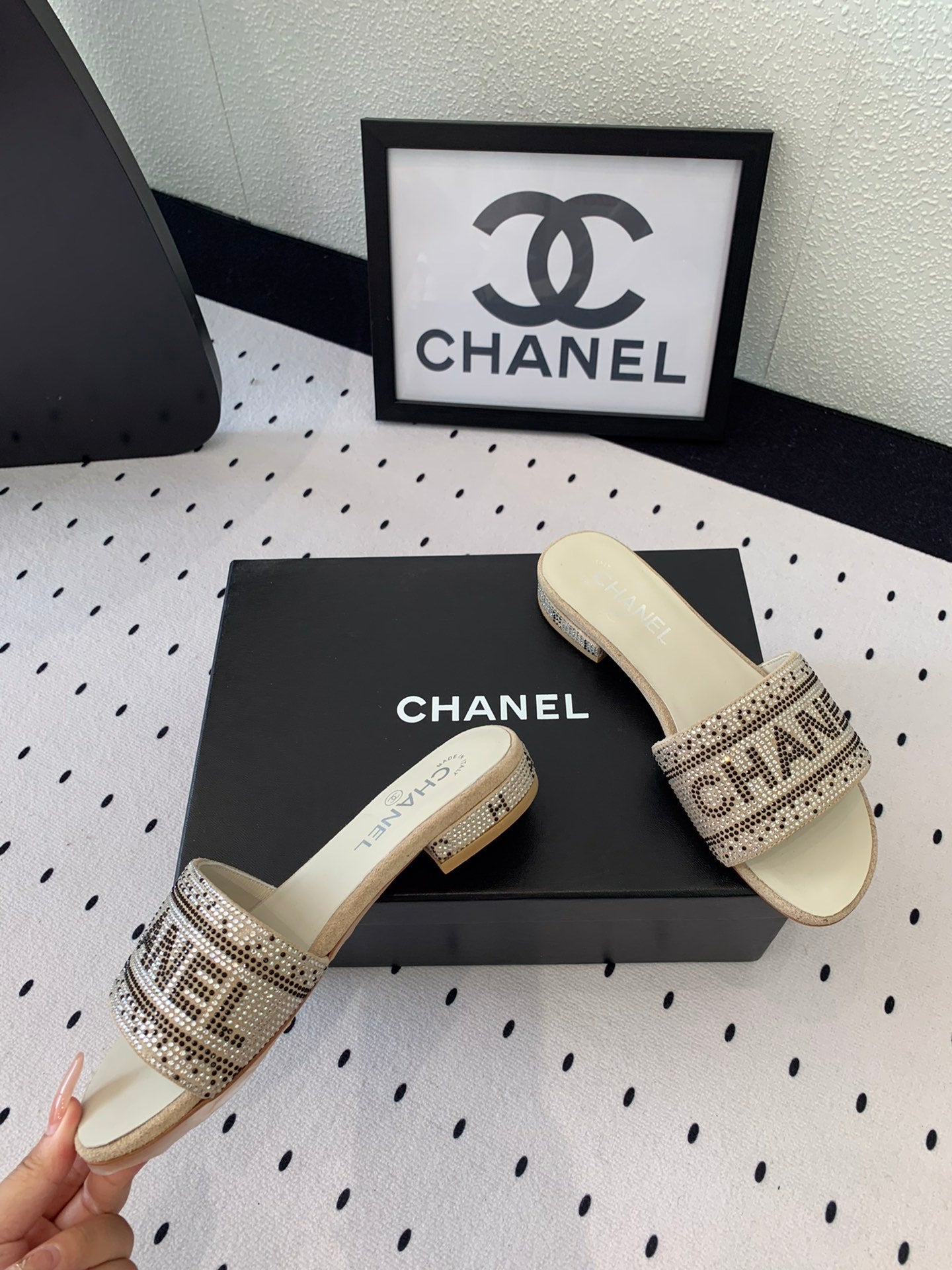 CC RHINESTONE LETTER SLIPPERS BEIGE LAMBSKIN - 35