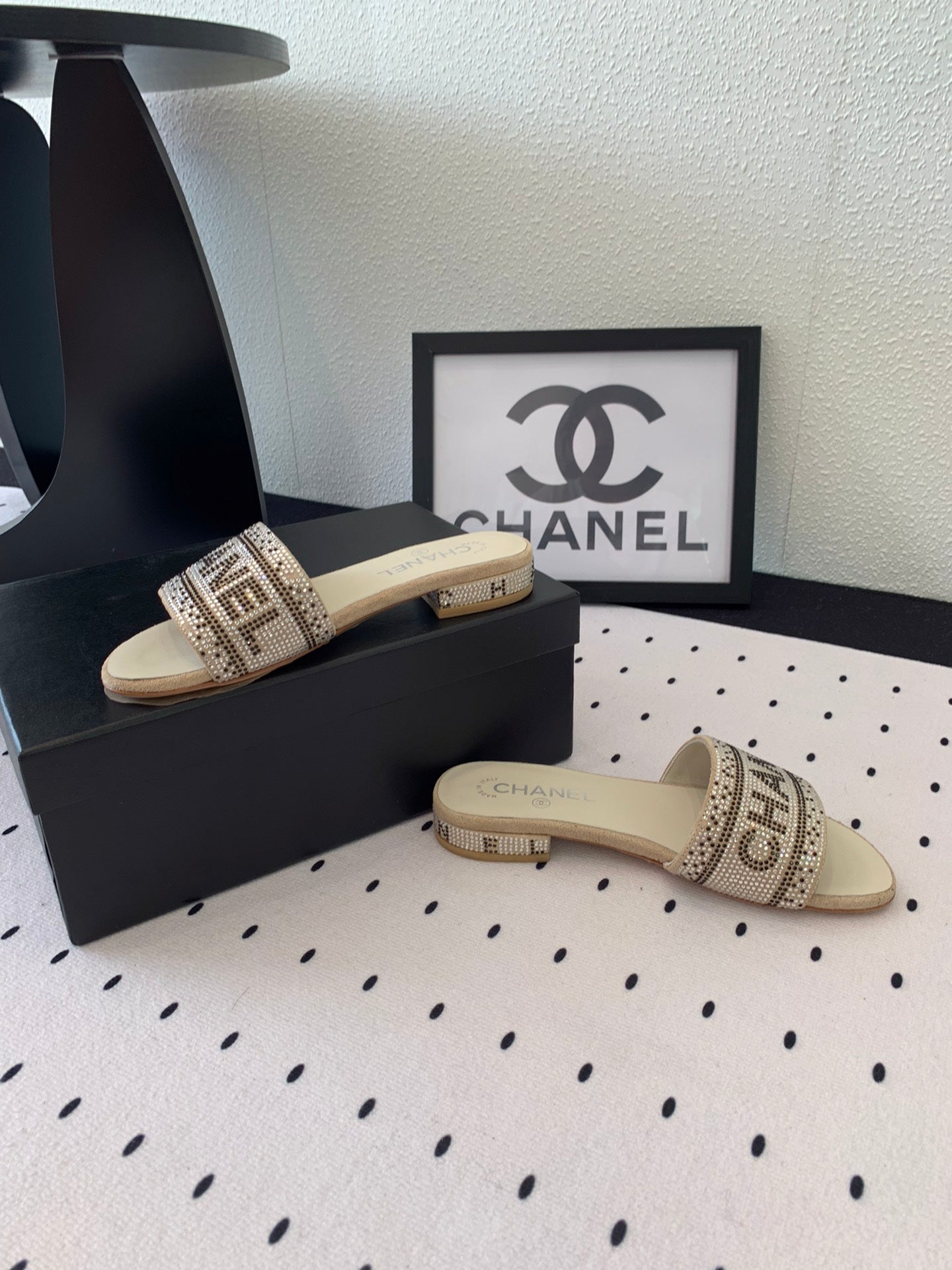 CC RHINESTONE LETTER SLIPPERS BEIGE LAMBSKIN - 35