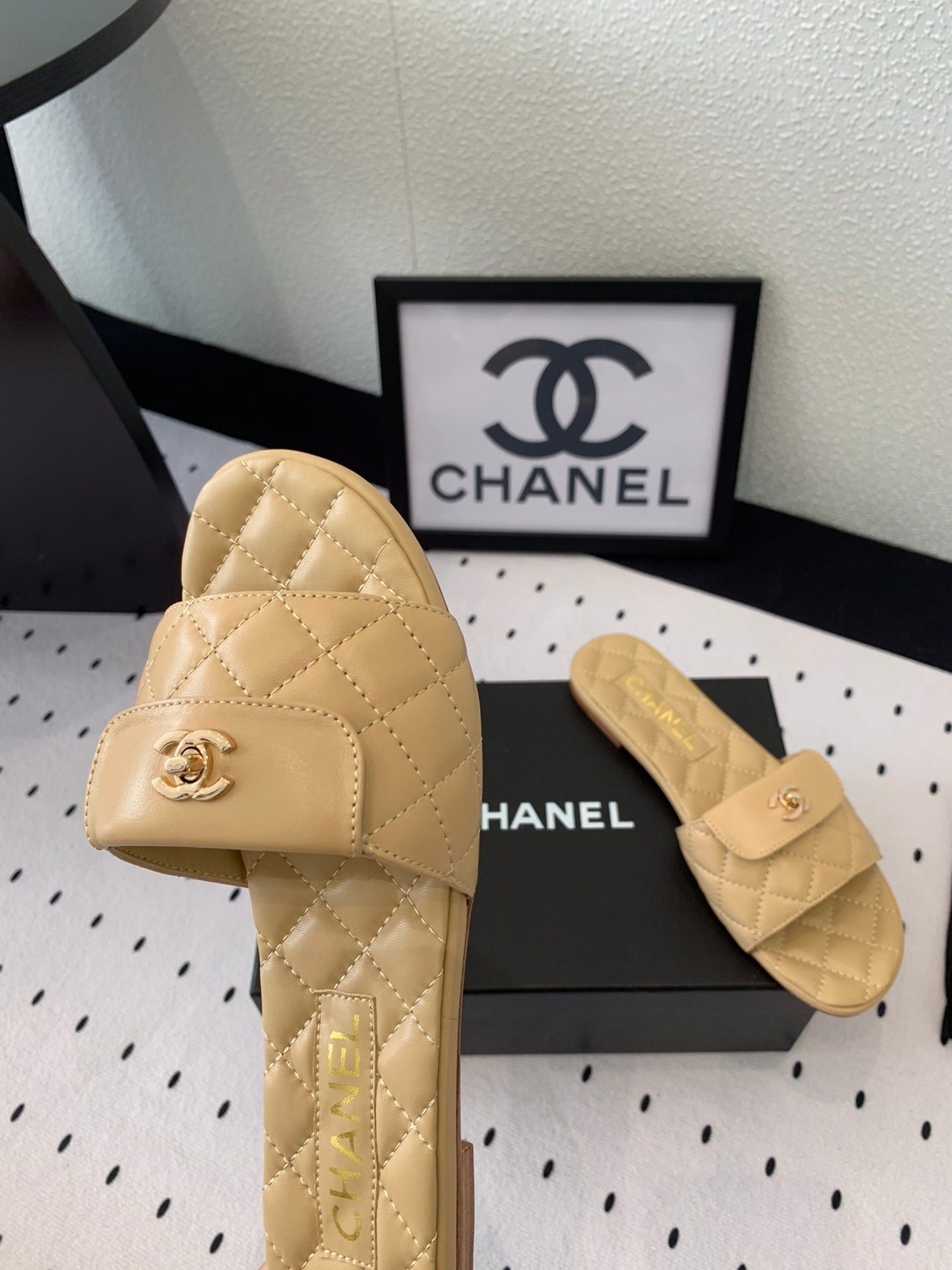 CC SLIPPERS IN YELLOW CREAM CALFSKIN - 35