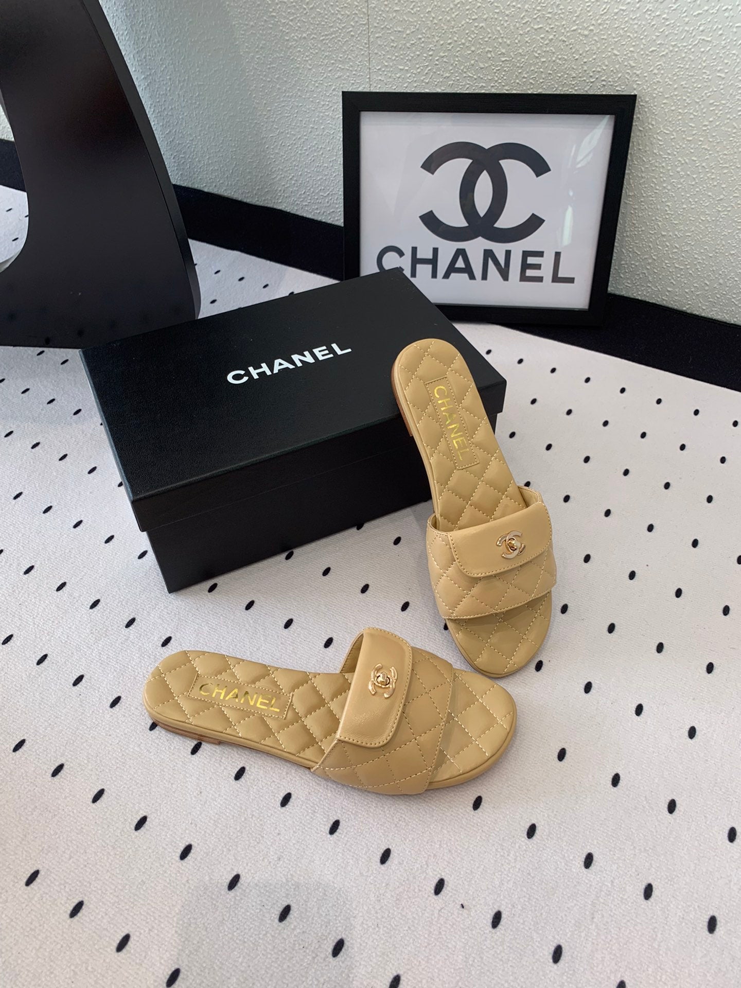 CC SLIPPERS IN YELLOW CREAM CALFSKIN - 35