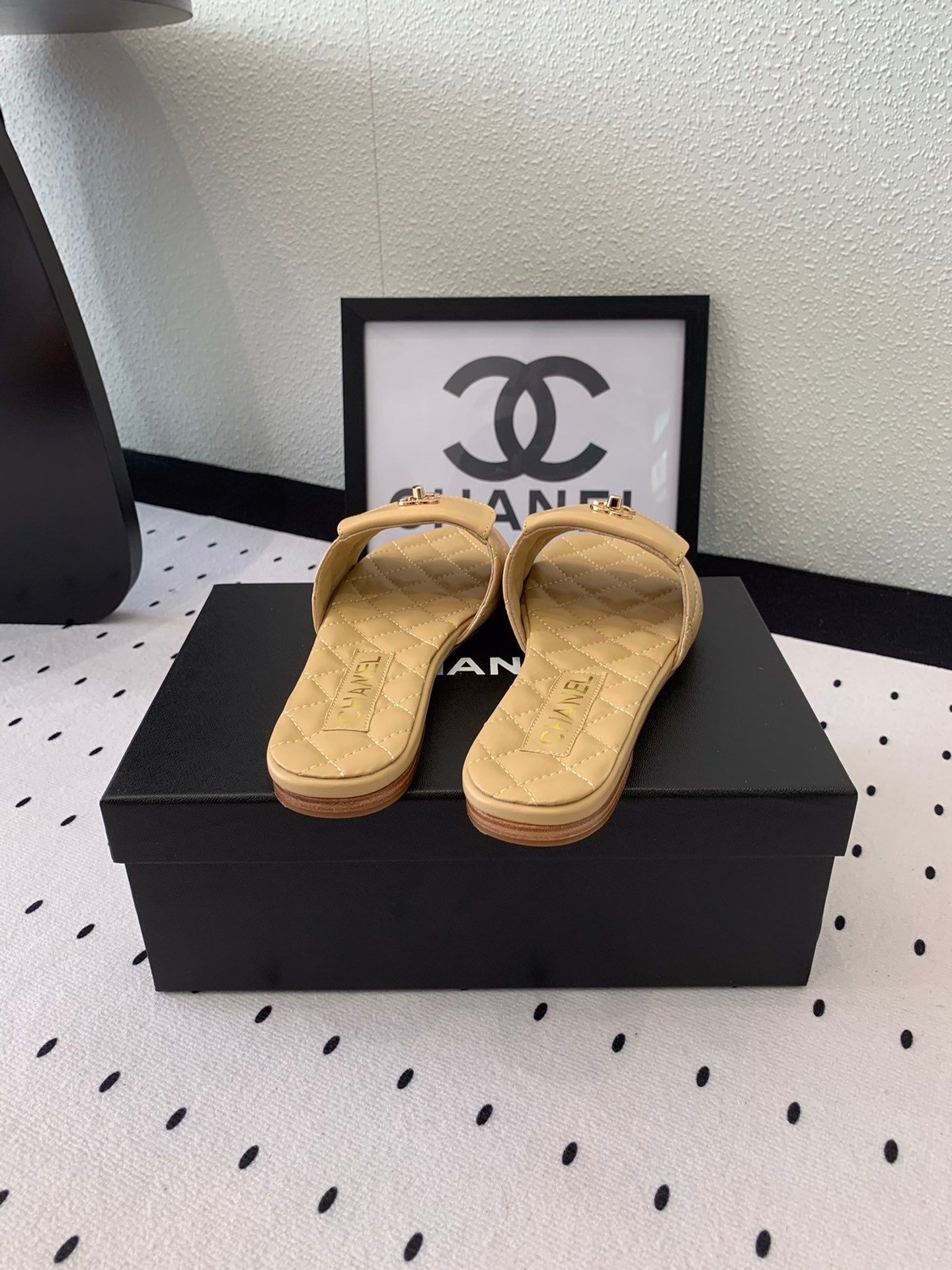 CC SLIPPERS IN YELLOW CREAM CALFSKIN - 35
