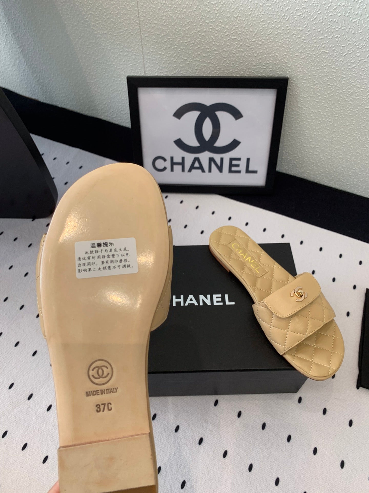CC SLIPPERS IN YELLOW CREAM CALFSKIN - 35