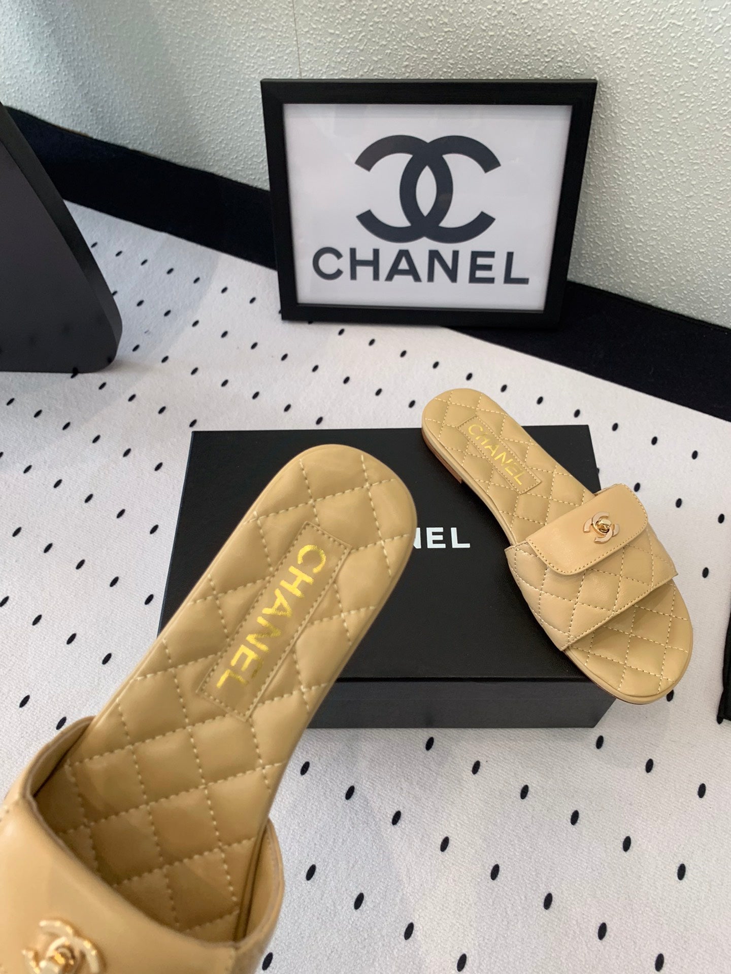 CC SLIPPERS IN YELLOW CREAM CALFSKIN - 35