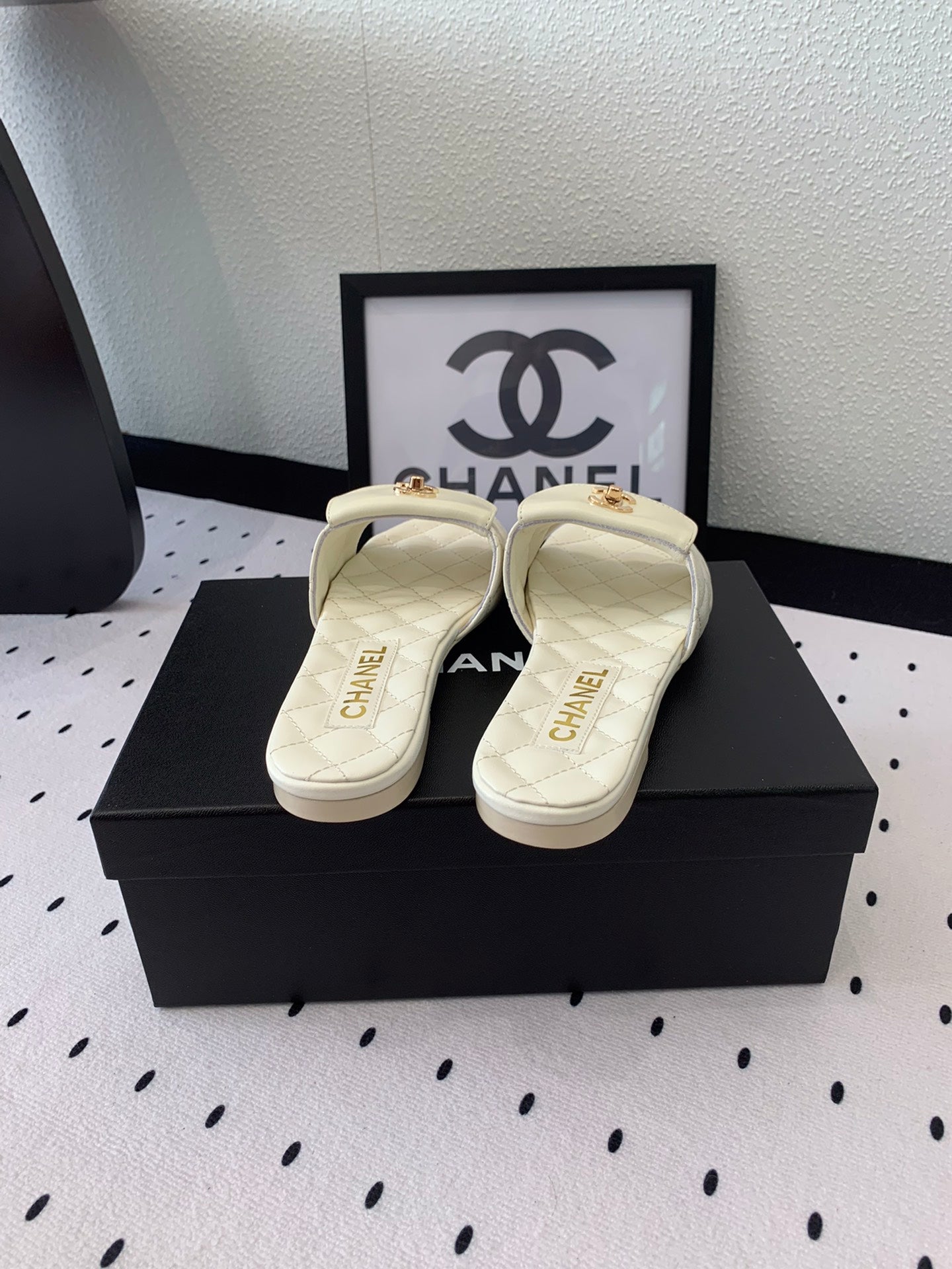 CC SLIPPERS IN WHITE CALFSKIN - 35