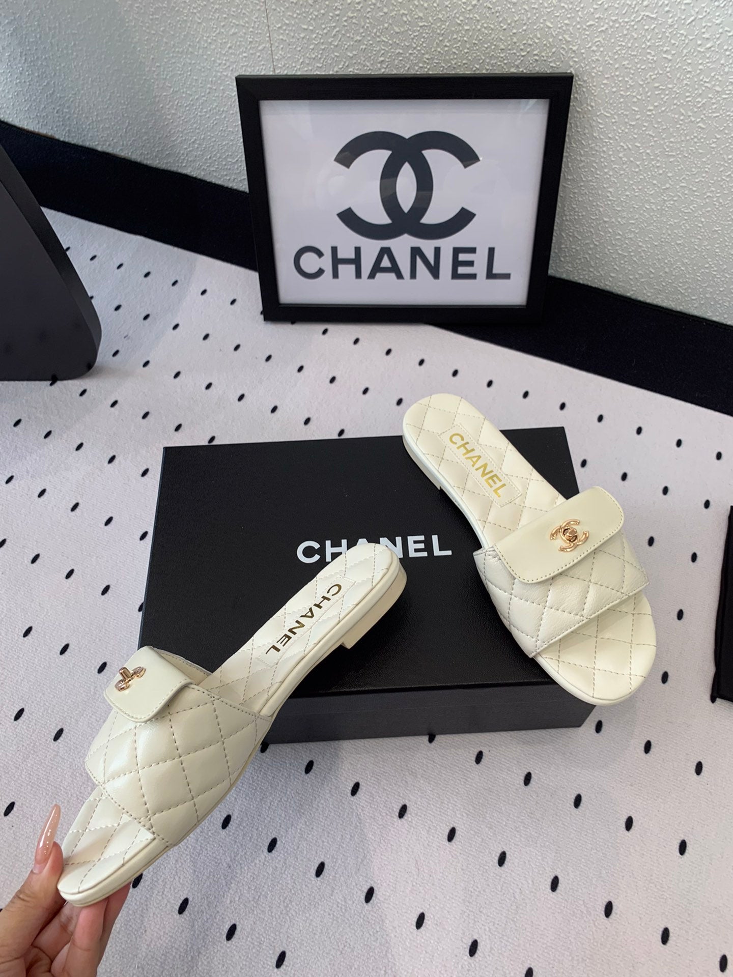 CC SLIPPERS IN WHITE CALFSKIN - 35