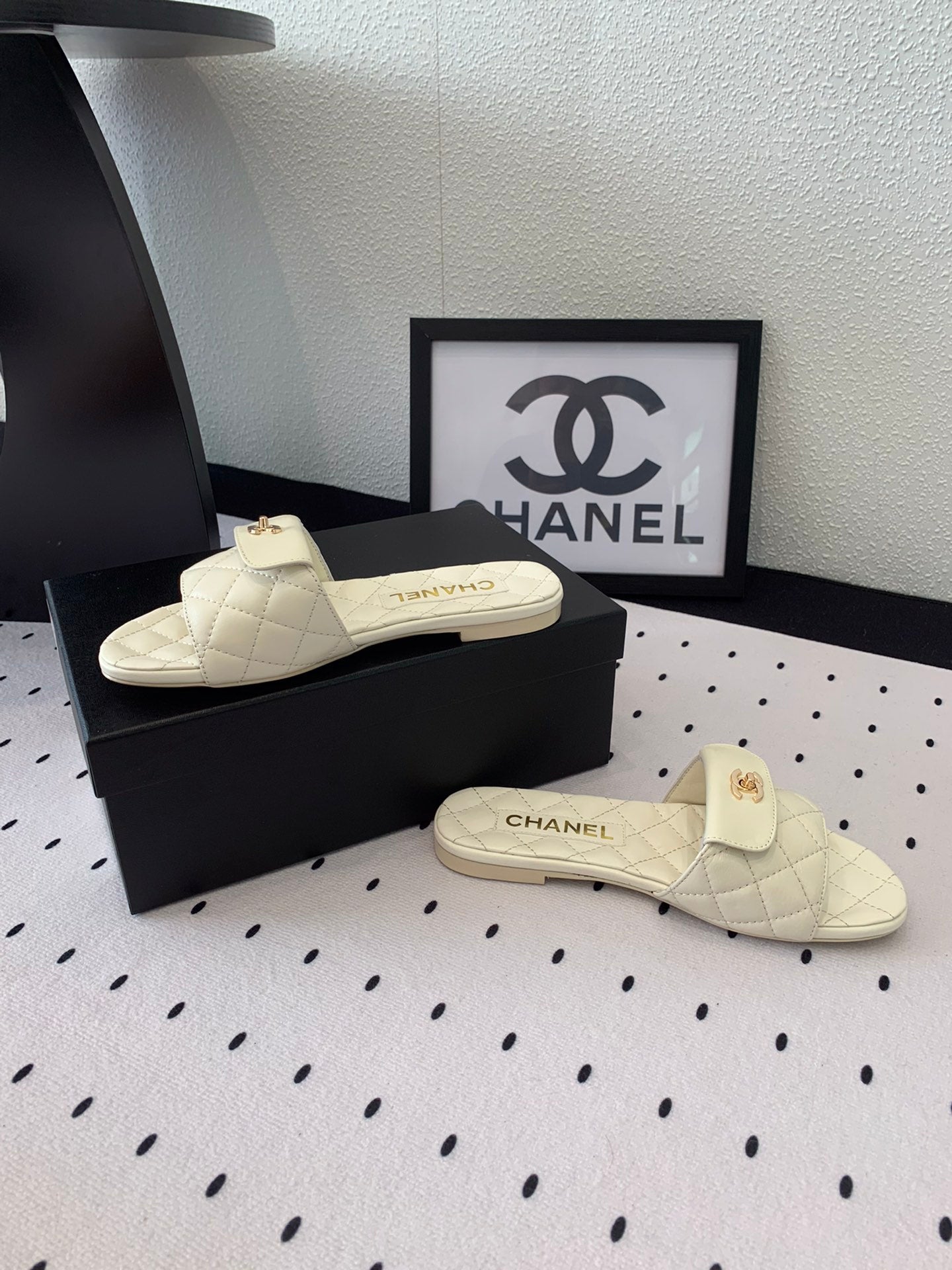 CC SLIPPERS IN WHITE CALFSKIN - 35