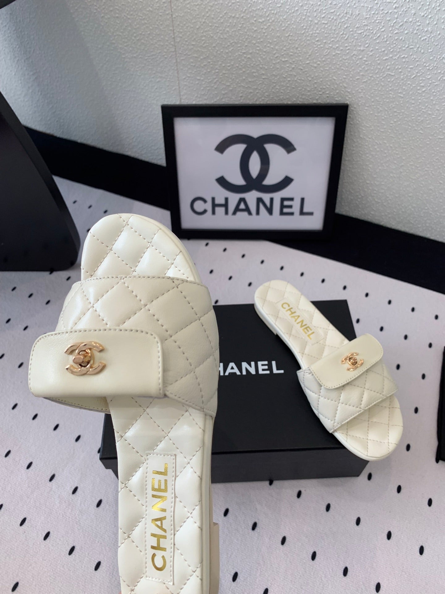 CC SLIPPERS IN WHITE CALFSKIN - 35