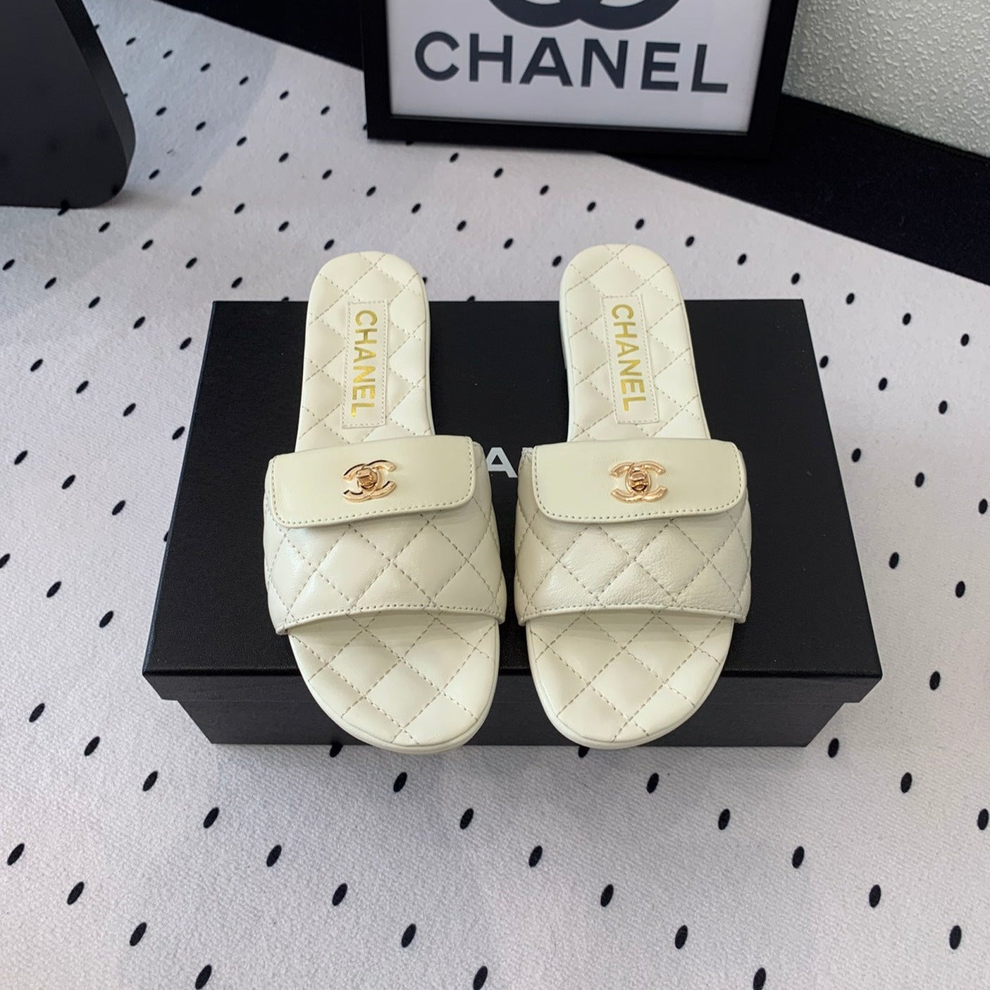 CC SLIPPERS IN WHITE CALFSKIN - 35