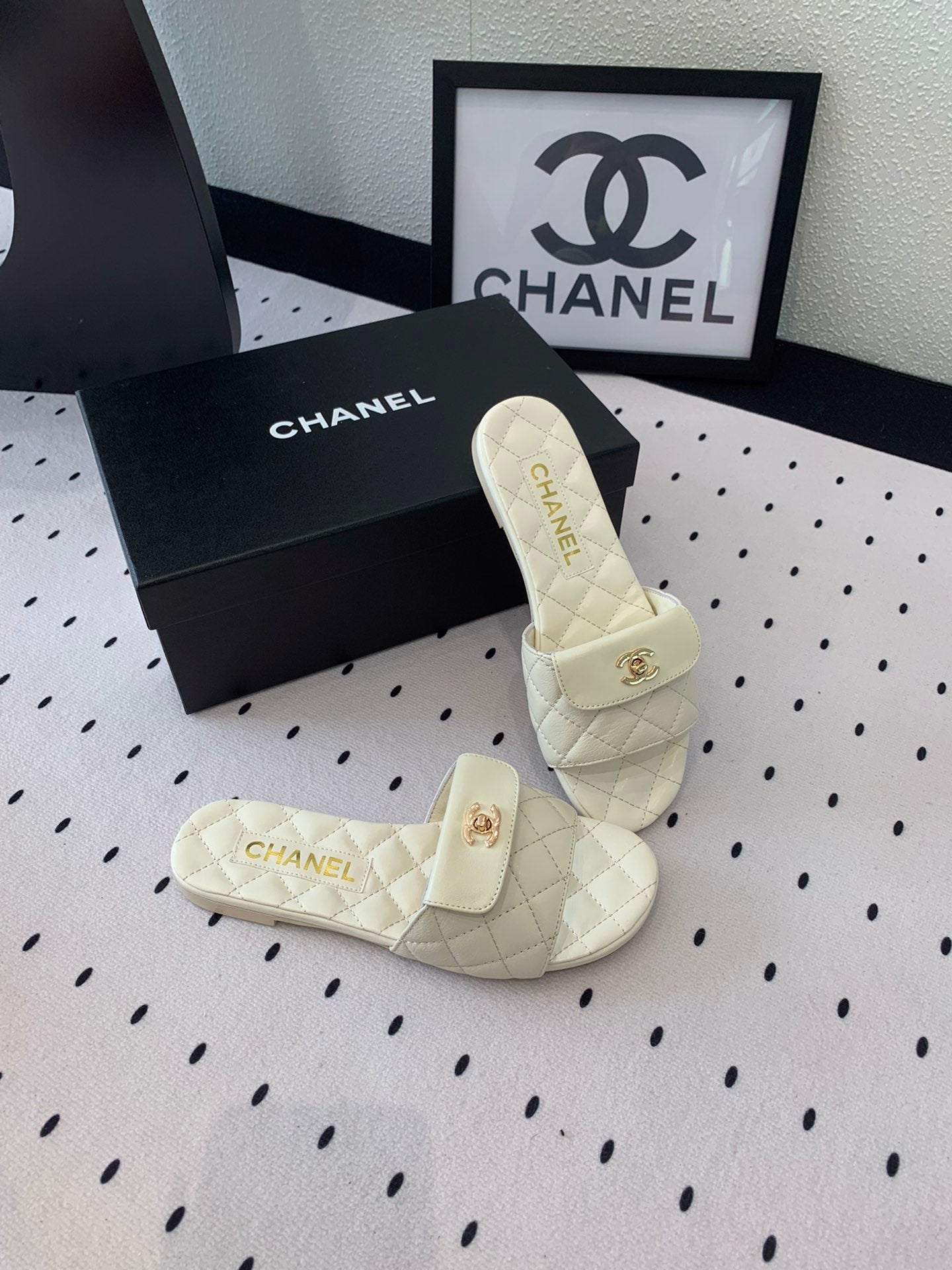 CC SLIPPERS IN WHITE CALFSKIN - 35