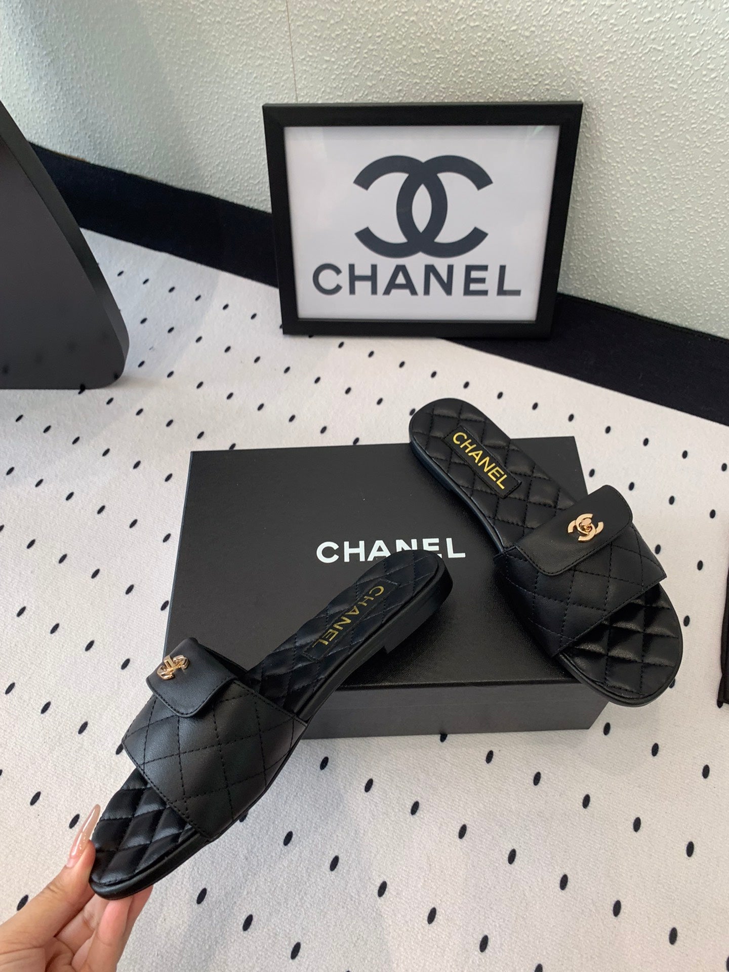 CC SLIPPERS IN BLACK CALFSKIN - 35
