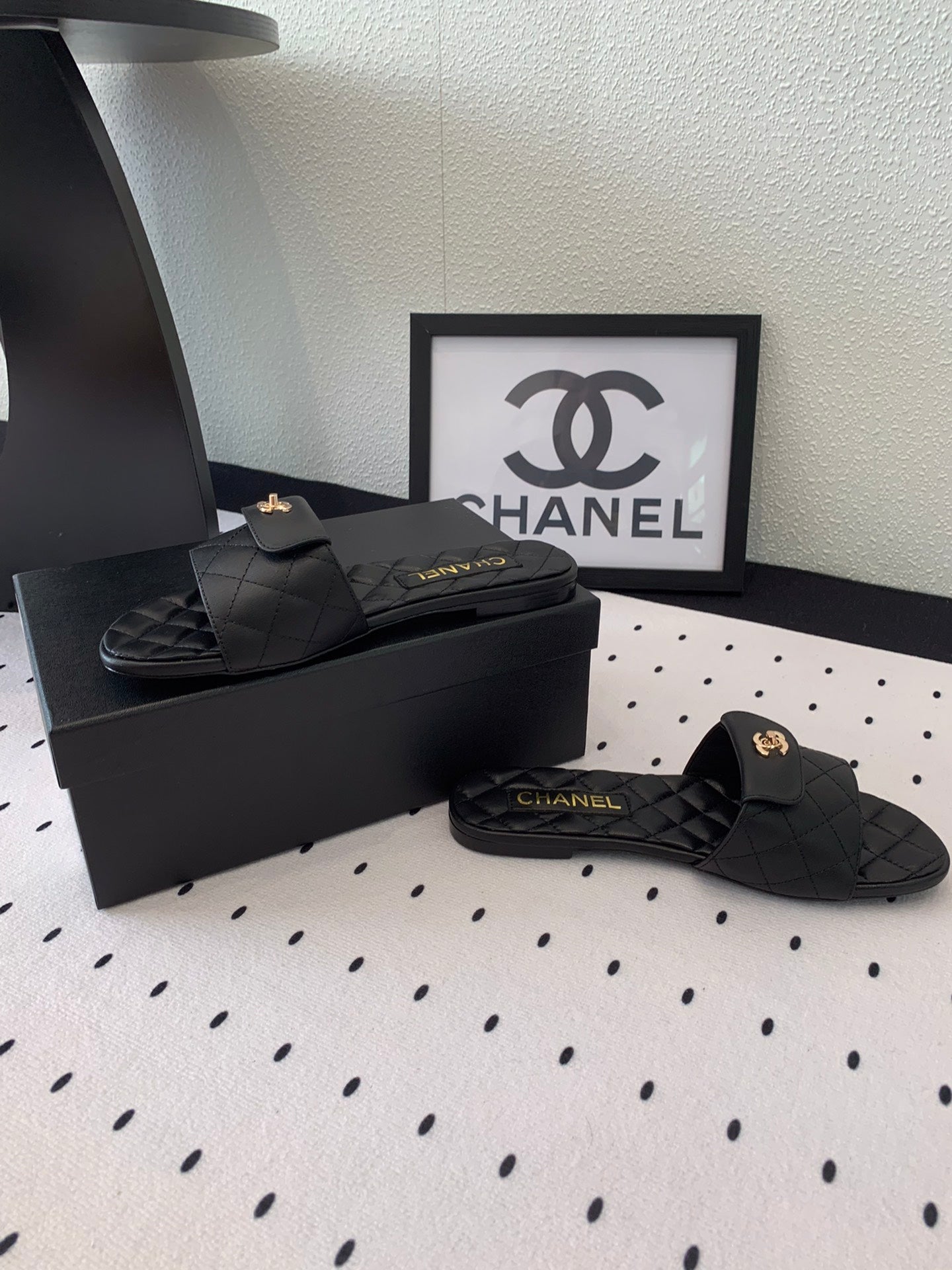 CC SLIPPERS IN BLACK CALFSKIN - 35