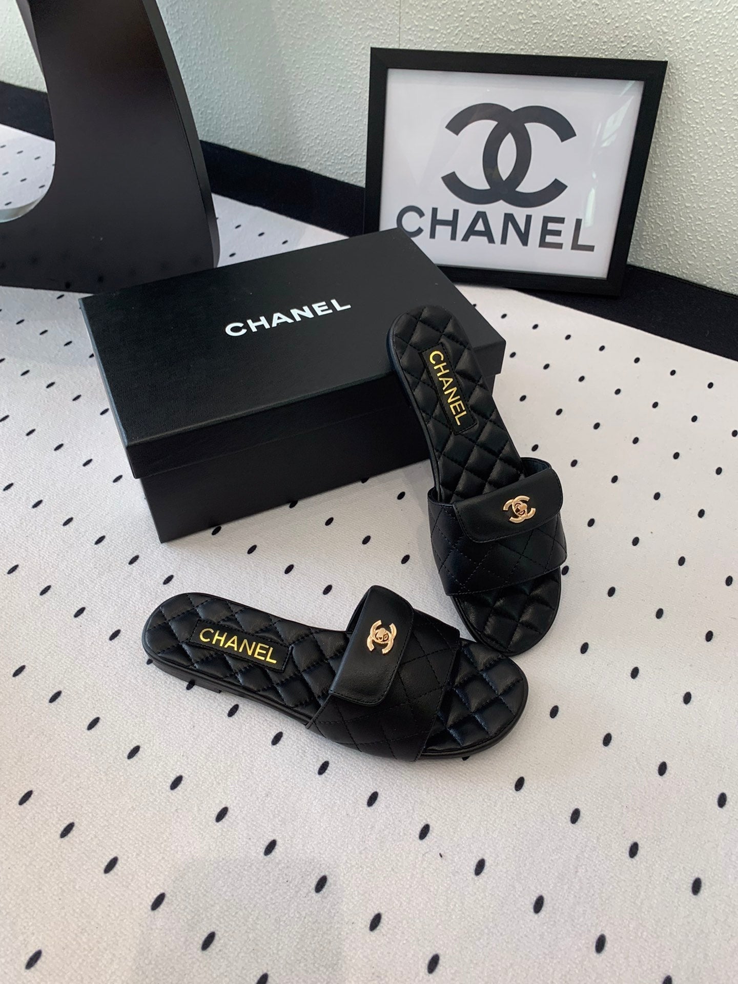 CC SLIPPERS IN BLACK CALFSKIN - 35