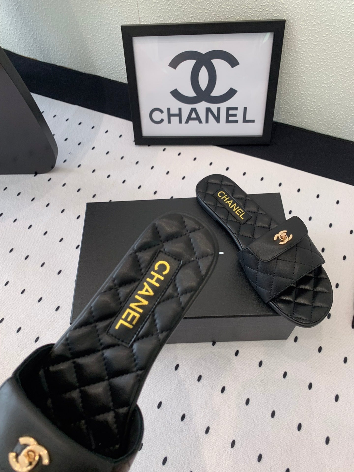 CC SLIPPERS IN BLACK CALFSKIN - 35