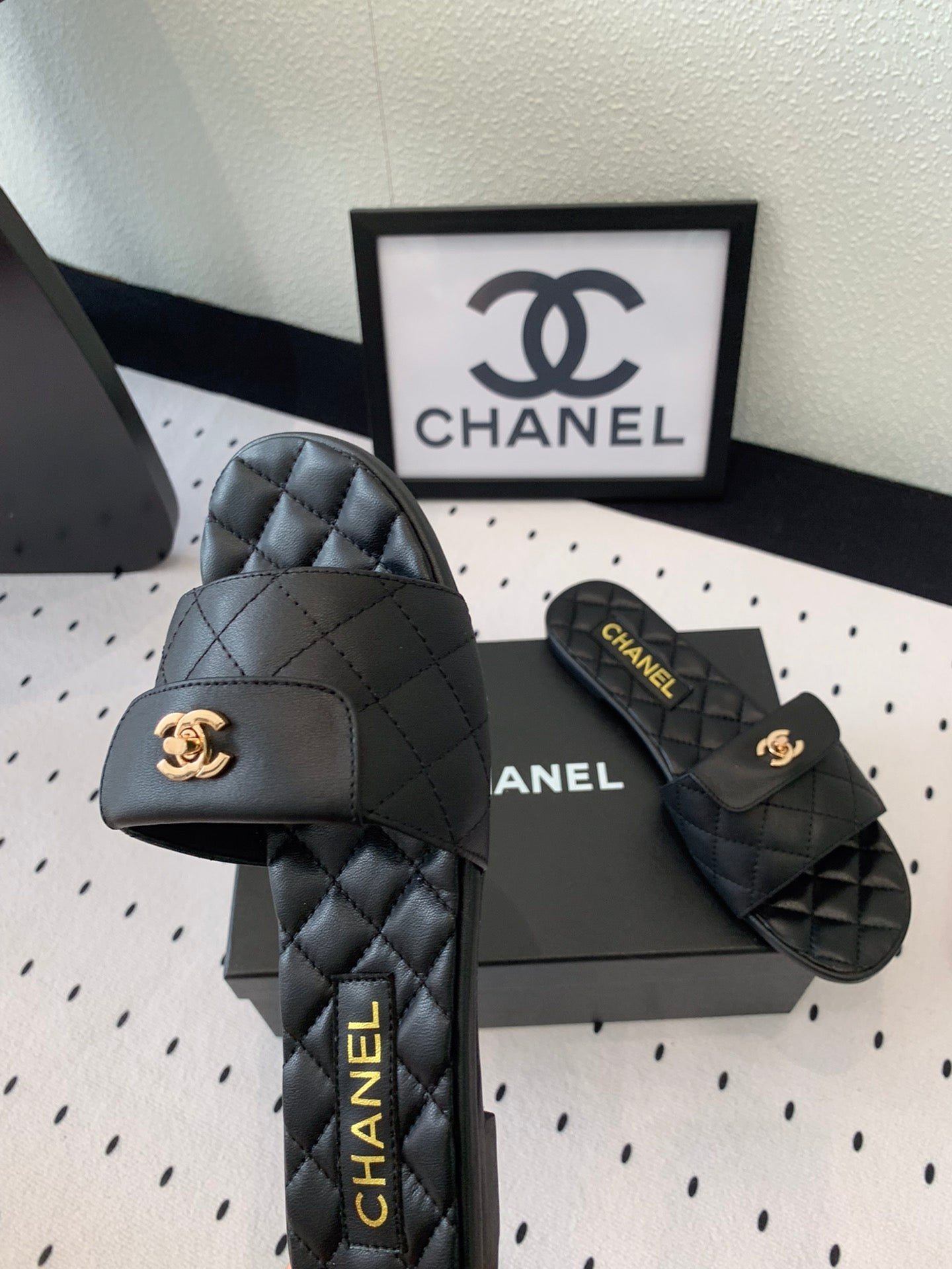 CC SLIPPERS IN BLACK CALFSKIN - 35