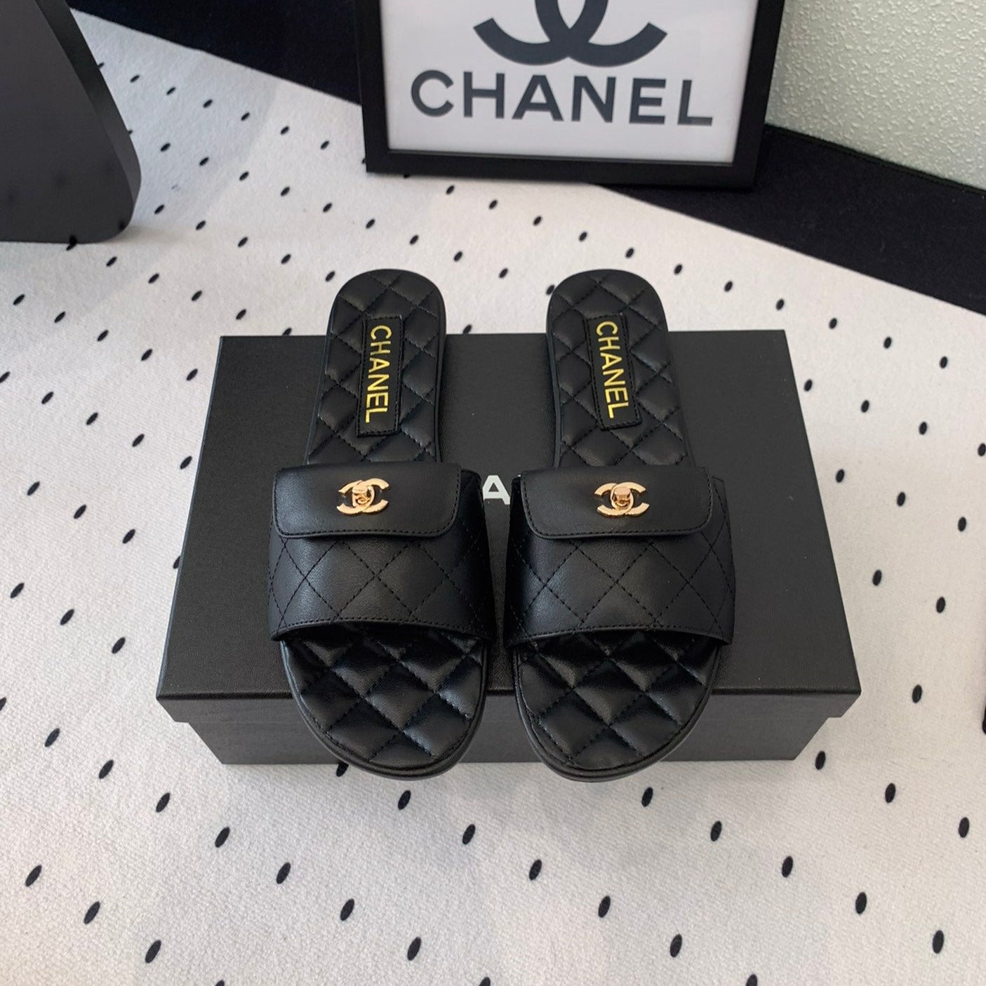 CC SLIPPERS IN BLACK CALFSKIN - 35