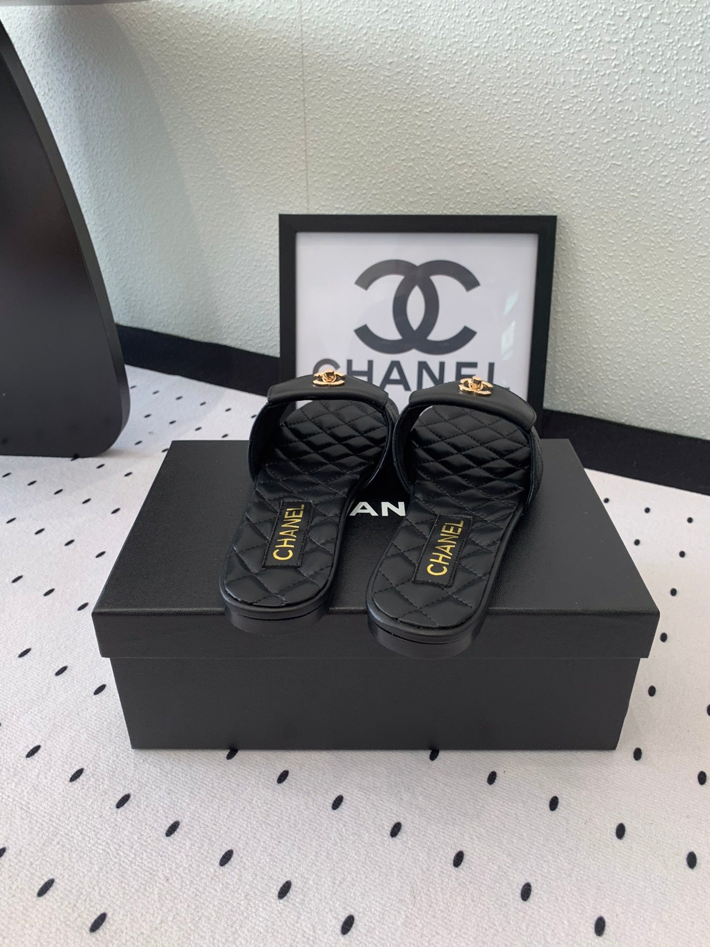 CC SLIPPERS IN BLACK CALFSKIN - 35