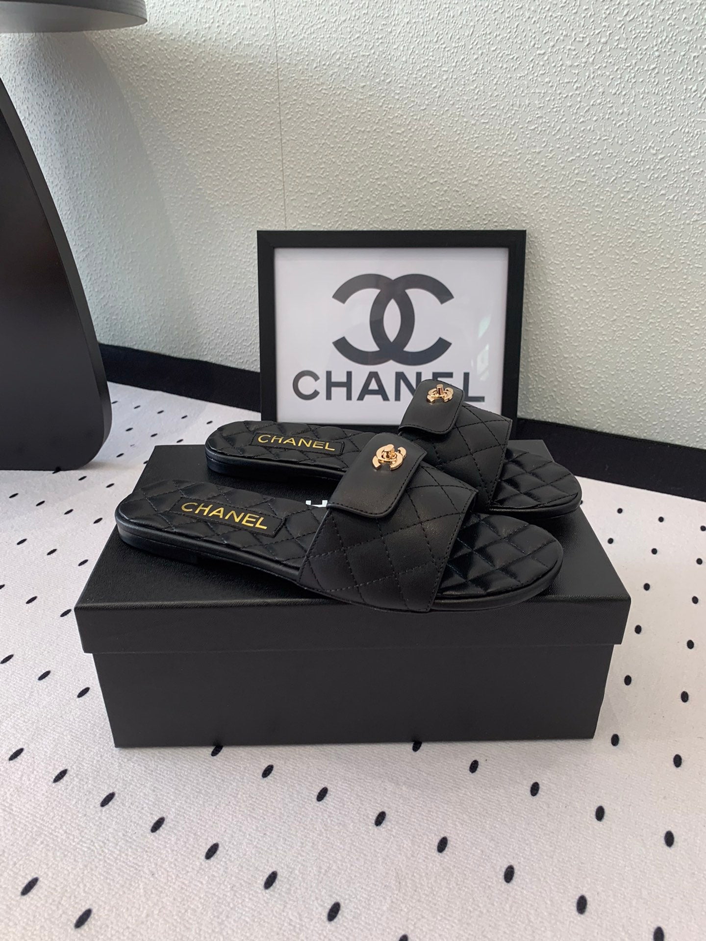 CC SLIPPERS IN BLACK CALFSKIN - 35