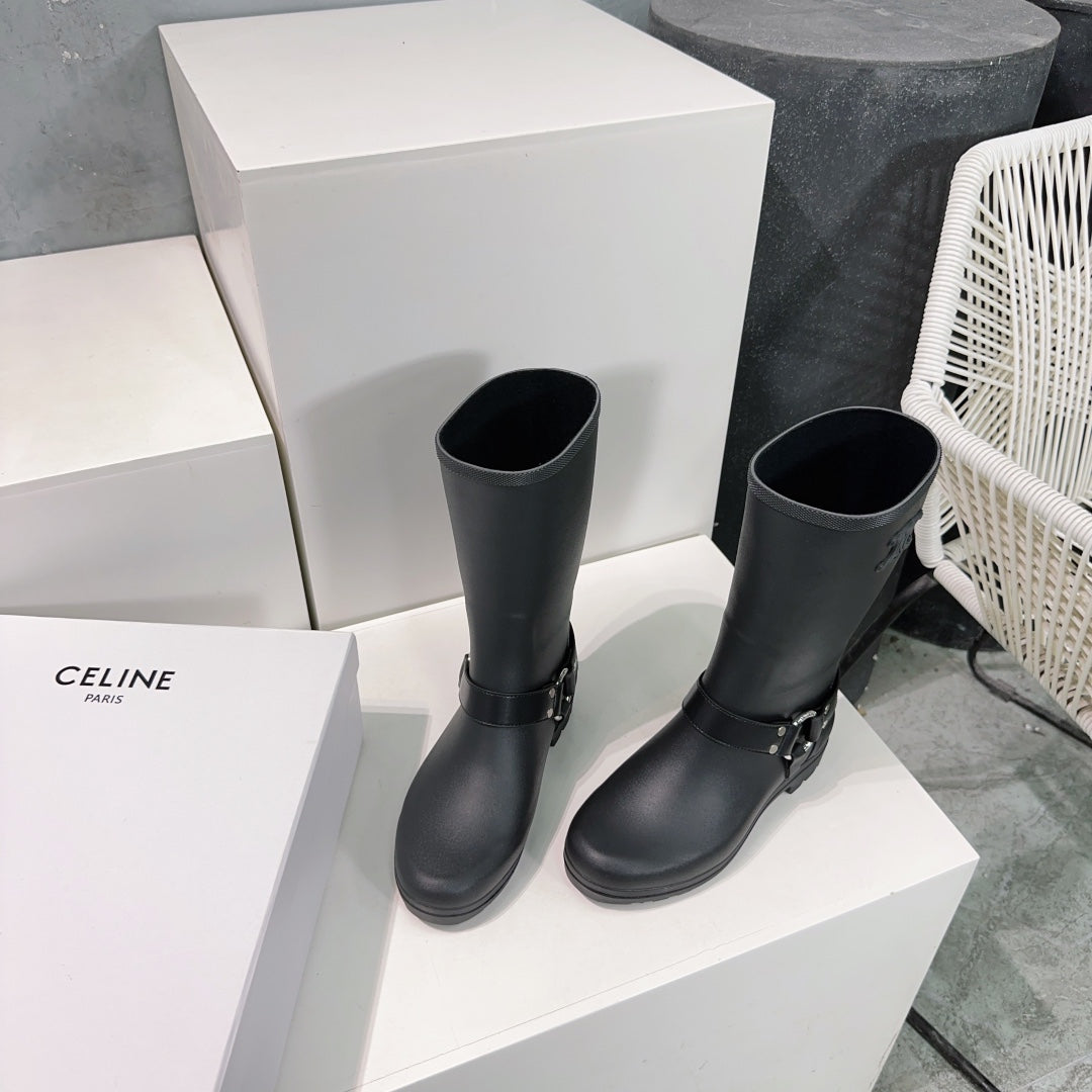 SHORT BOOTS IN BLACK RUBBER - 35