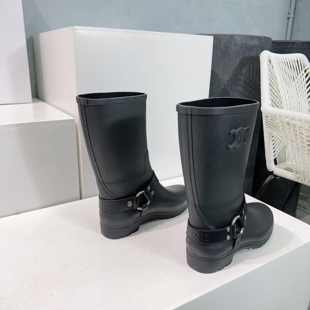 SHORT BOOTS IN BLACK RUBBER - 35