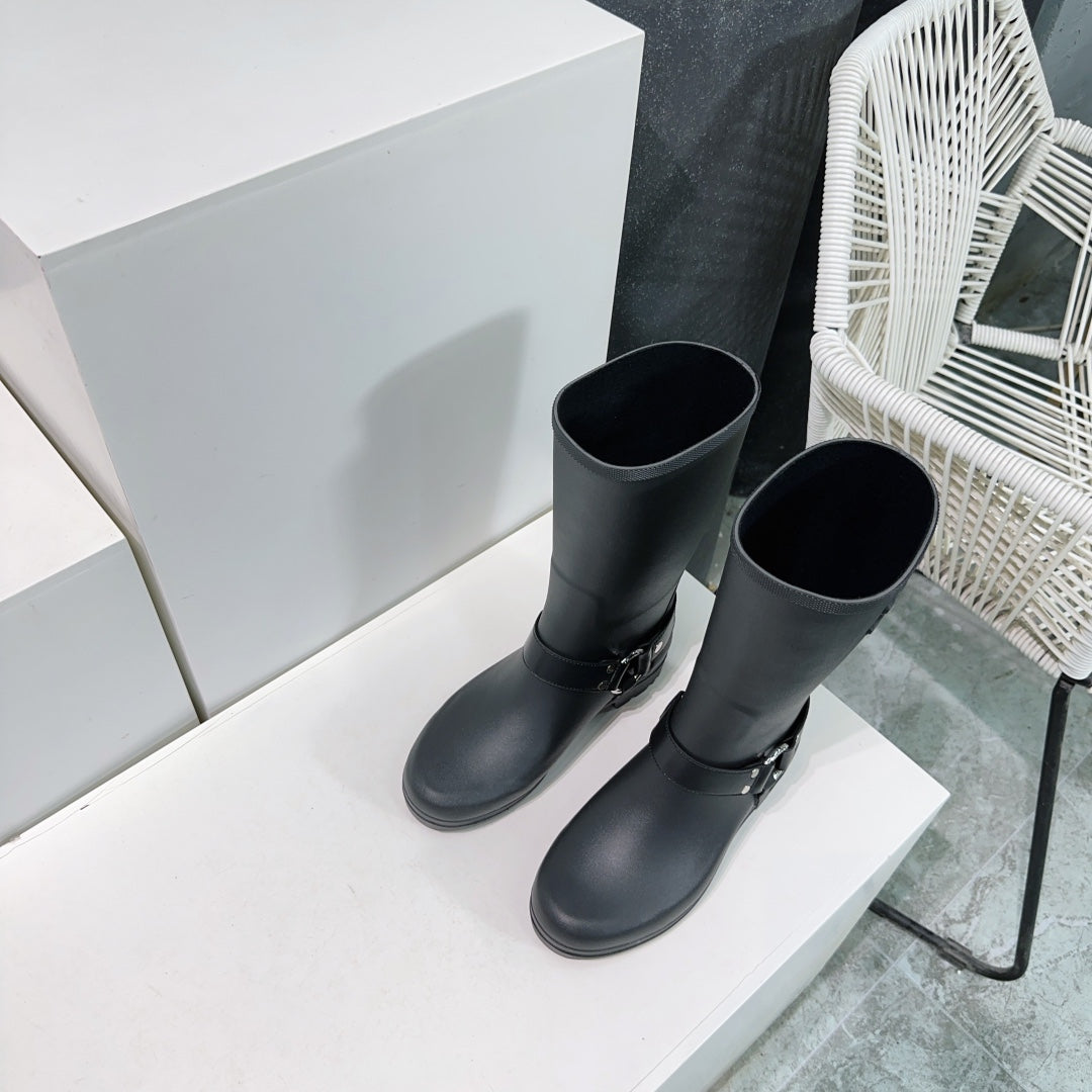 SHORT BOOTS IN BLACK RUBBER - 35