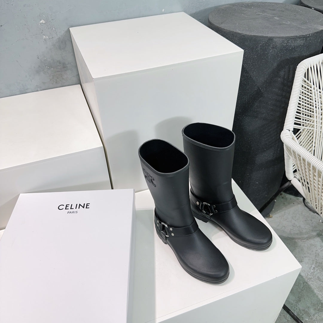 SHORT BOOTS IN BLACK RUBBER - 35