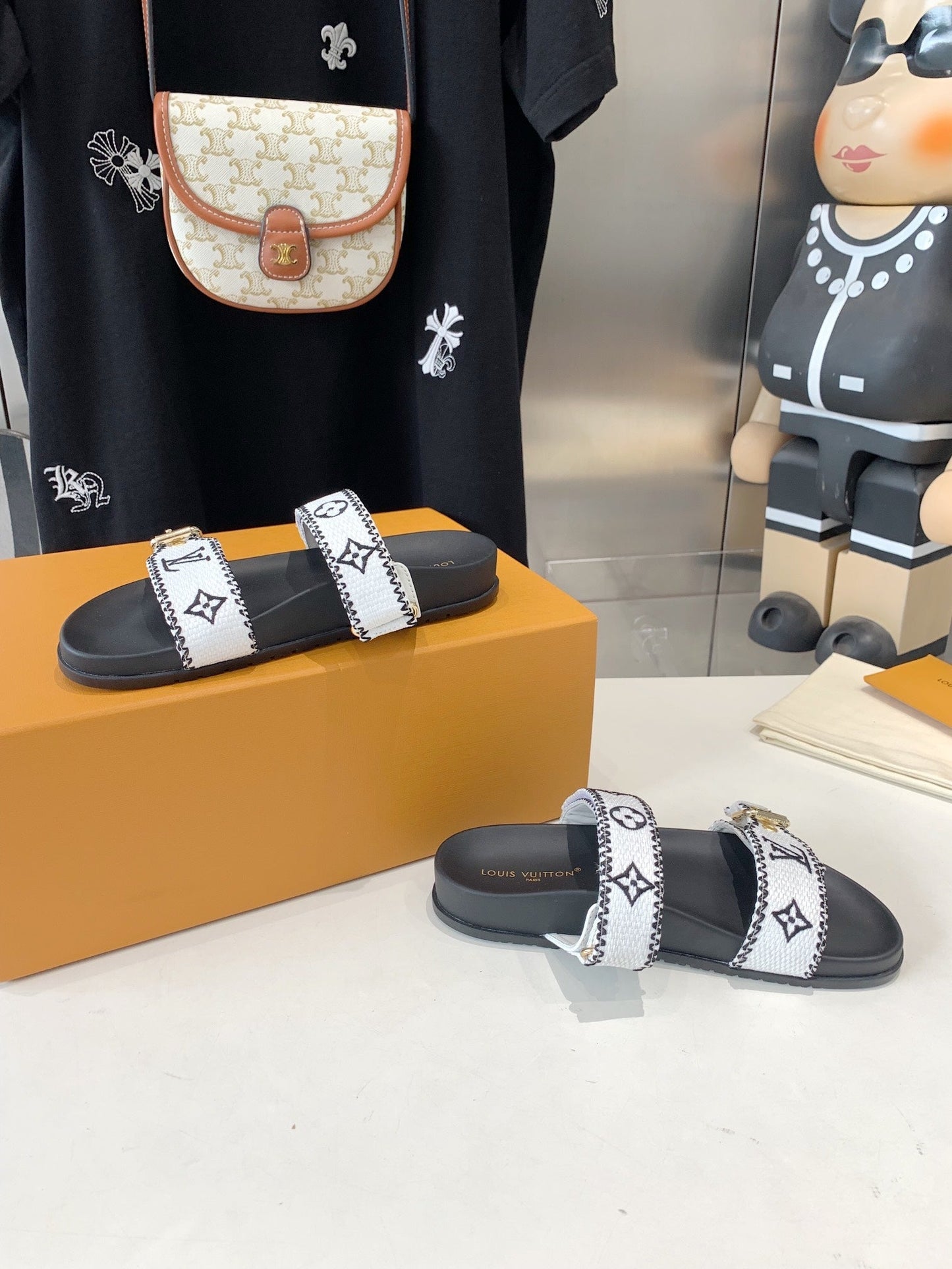 LV WOMEN SUNSET DAD SANDAL IN WHITE MIX BLACK MONOGRAM FABRIC MULE - 35