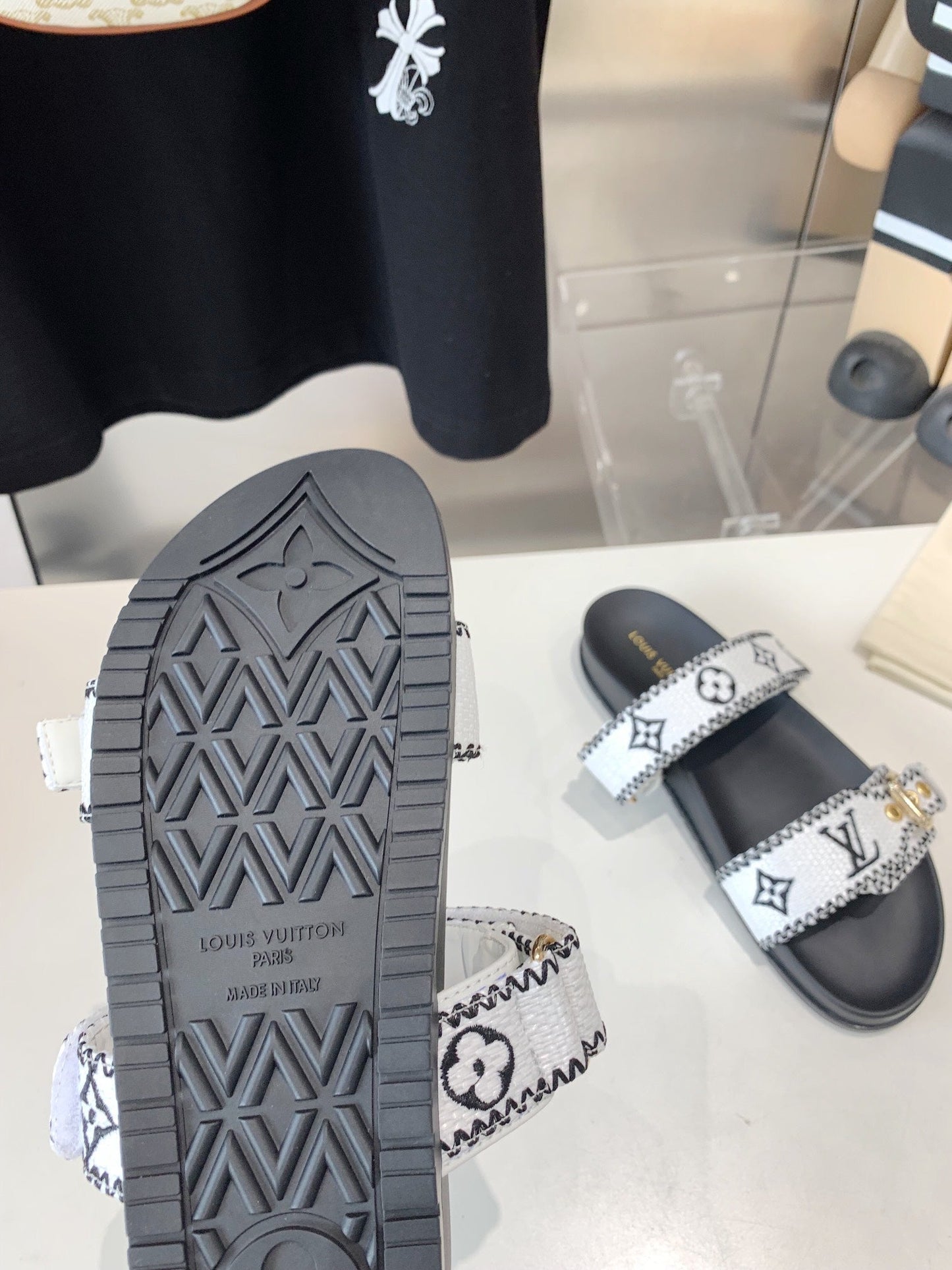 LV WOMEN SUNSET DAD SANDAL IN WHITE MIX BLACK MONOGRAM FABRIC MULE - 35