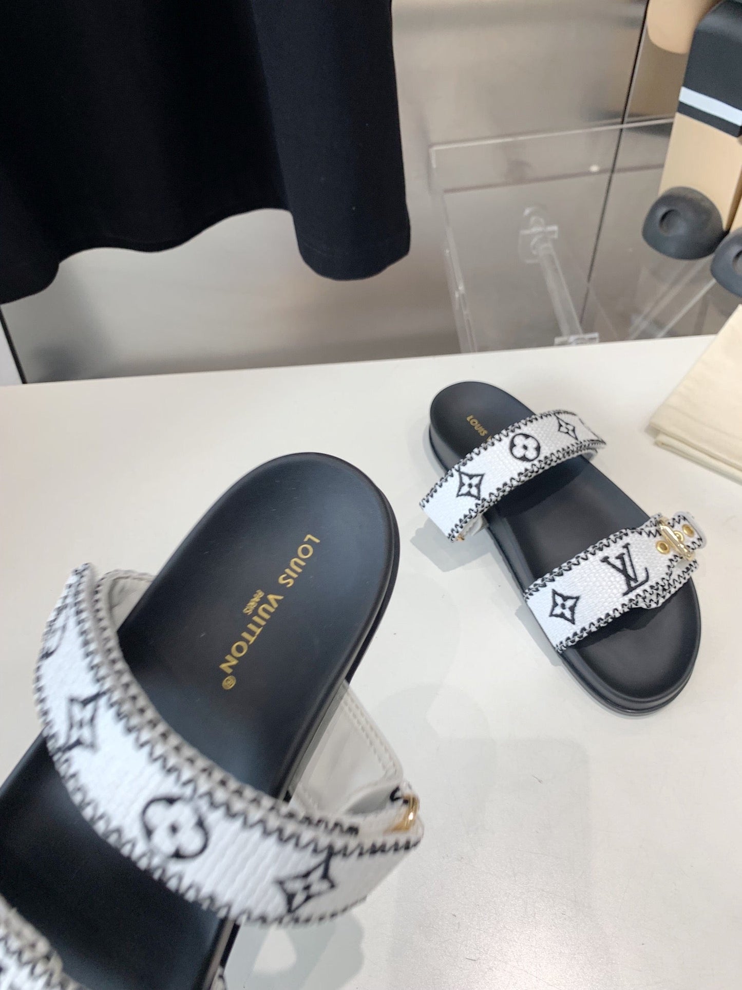 LV WOMEN SUNSET DAD SANDAL IN WHITE MIX BLACK MONOGRAM FABRIC MULE - 35