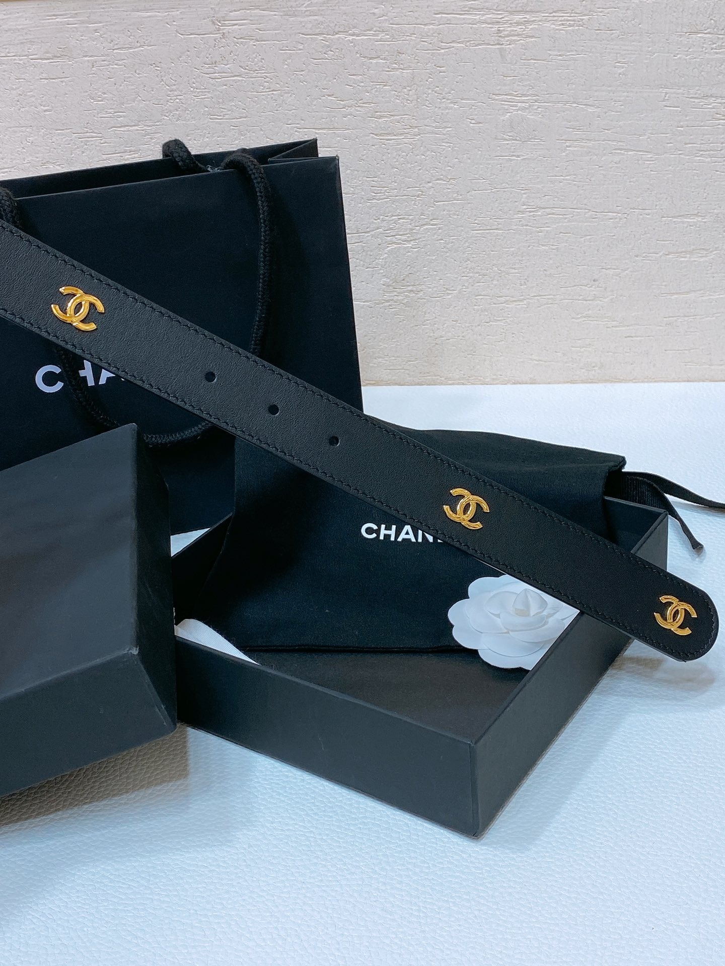 CC BELT 30MM IN BLACK SMOOTH CALFSKIN GOLD MIX BLACK HARDWARE - 30