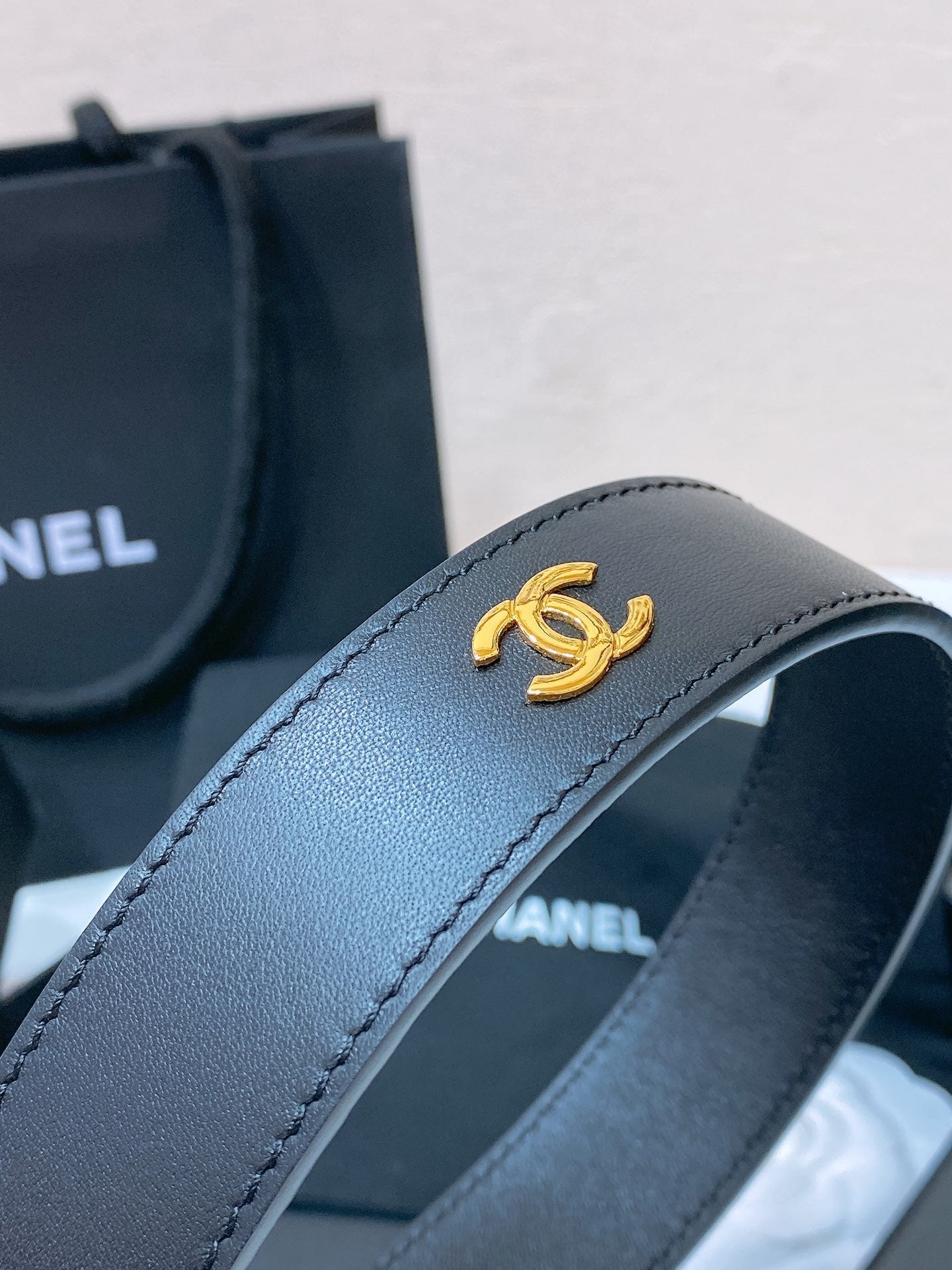 CC BELT 30MM IN BLACK SMOOTH CALFSKIN GOLD MIX BLACK HARDWARE - 30