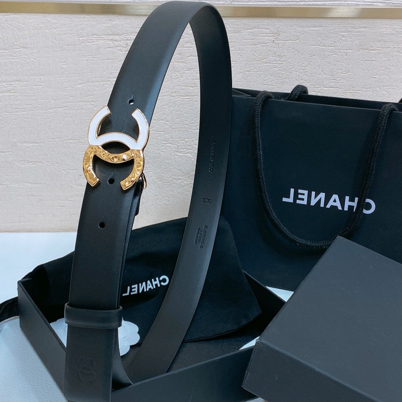 CC BELT 30MM IN BLACK SMOOTH CALFSKIN GOLD MIX WHITE METAL LOGO - 30