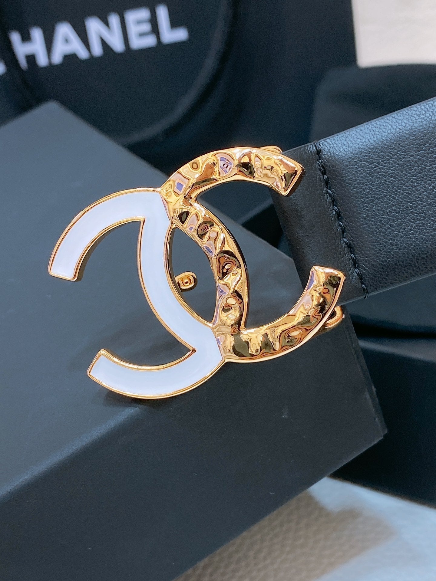 CC BELT 30MM IN BLACK SMOOTH CALFSKIN GOLD MIX WHITE METAL LOGO - 30
