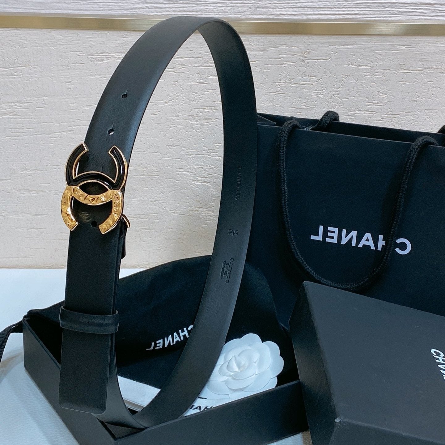 CC BELT 30MM IN BLACK SMOOTH CALFSKIN GOLD MIX BLACK METAL LOGO - 30