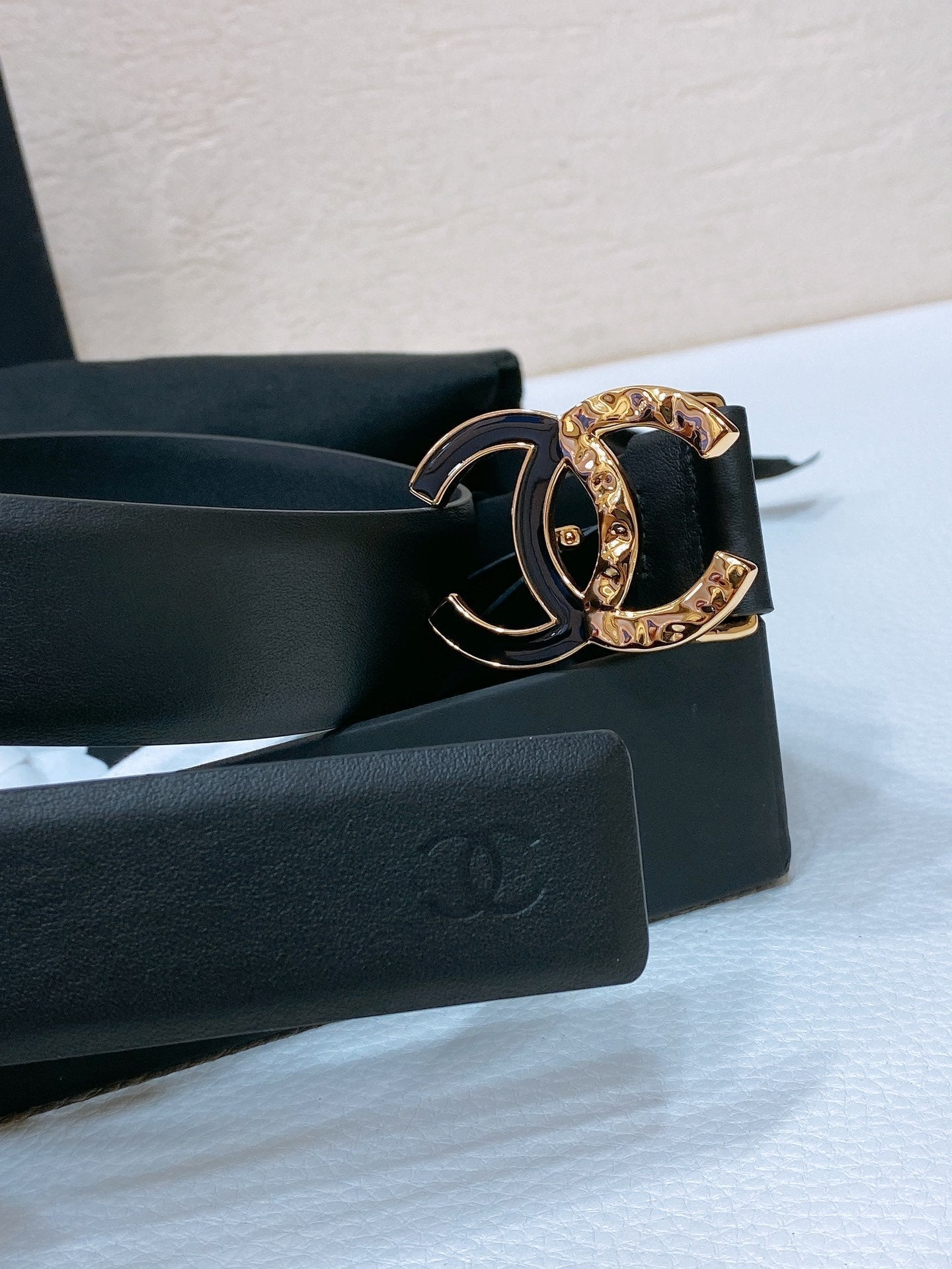 CC BELT 30MM IN BLACK SMOOTH CALFSKIN GOLD MIX BLACK METAL LOGO - 30